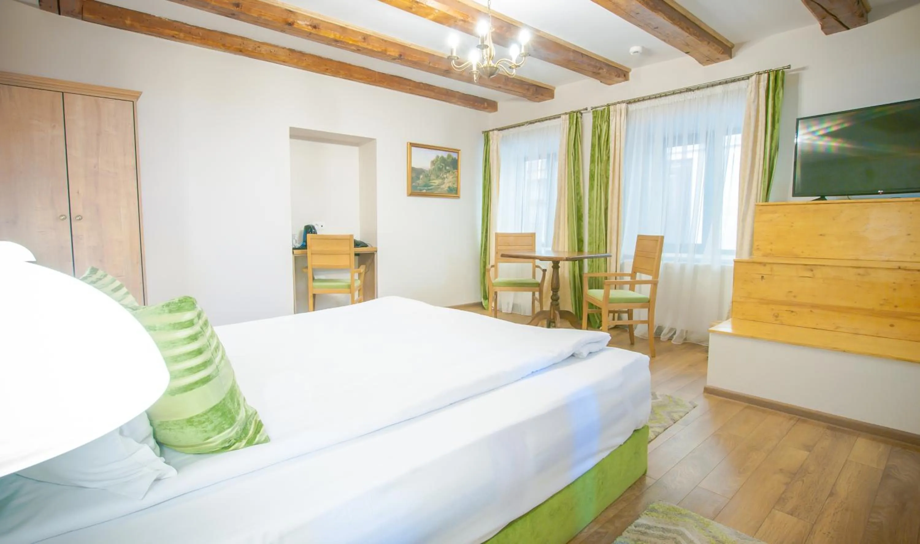 Photo of the whole room, Bed in Safrano Palace