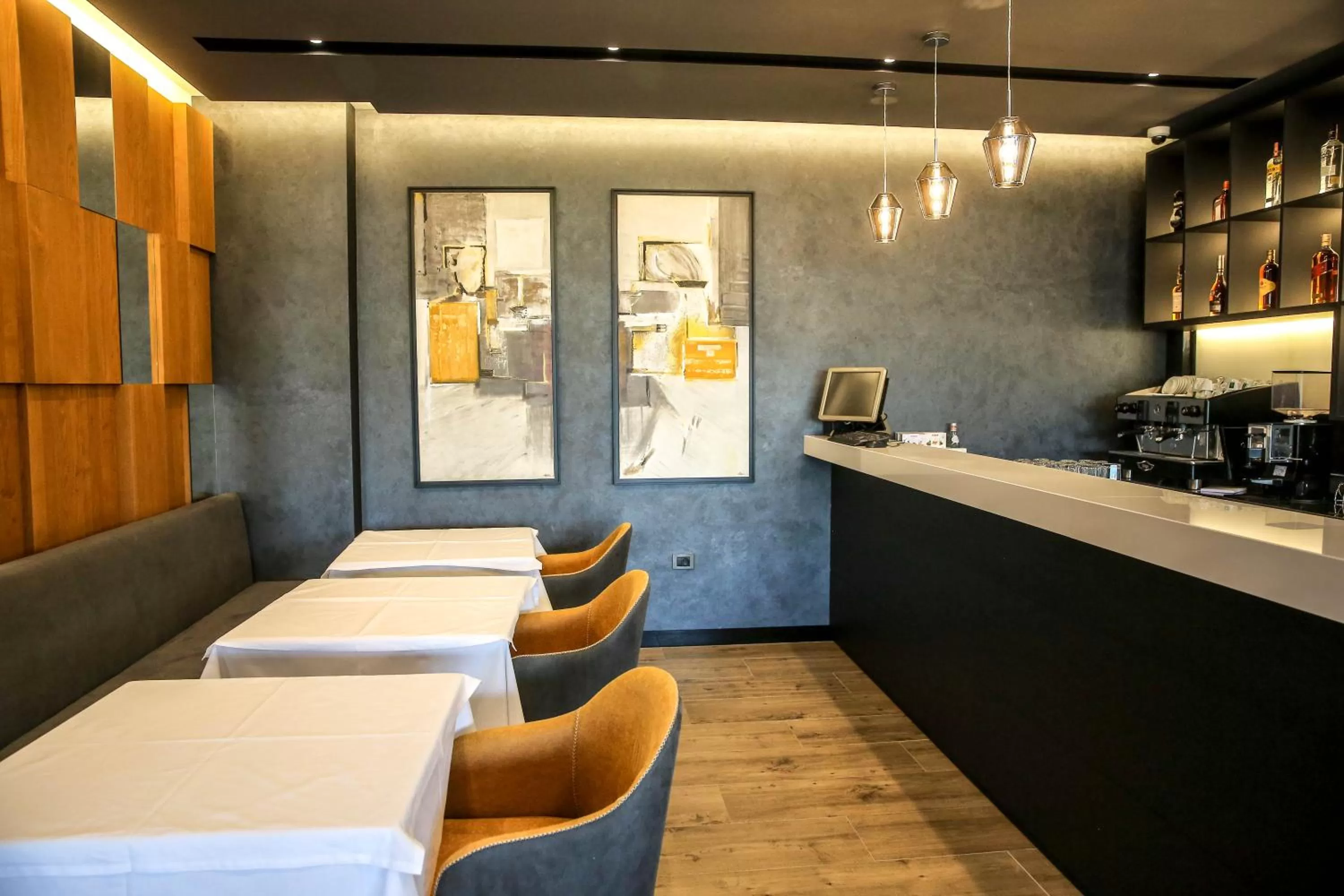 Restaurant/places to eat in Mai Tai Resort