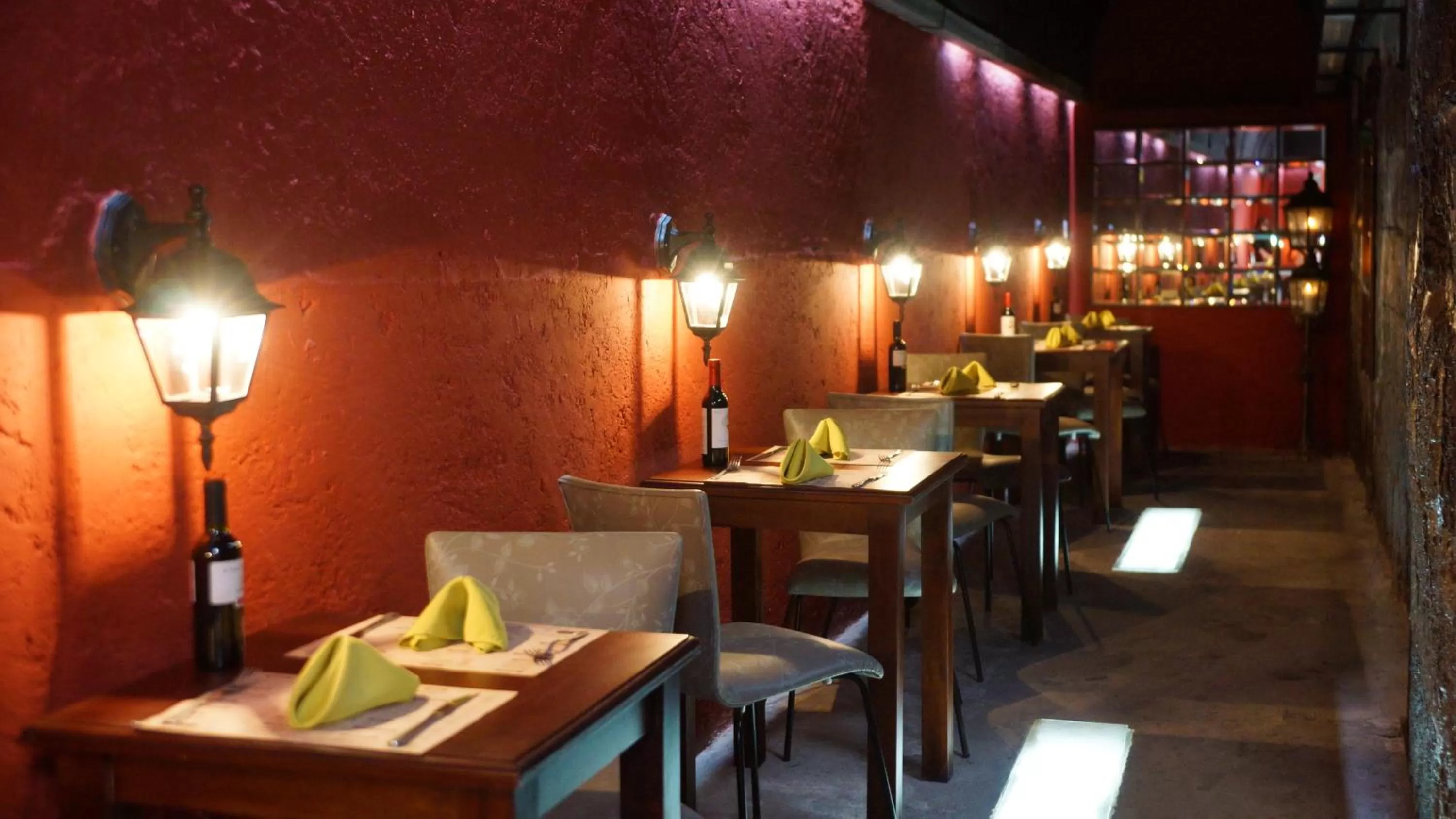 Restaurant/places to eat in Roka Plaza Hotel Boutique
