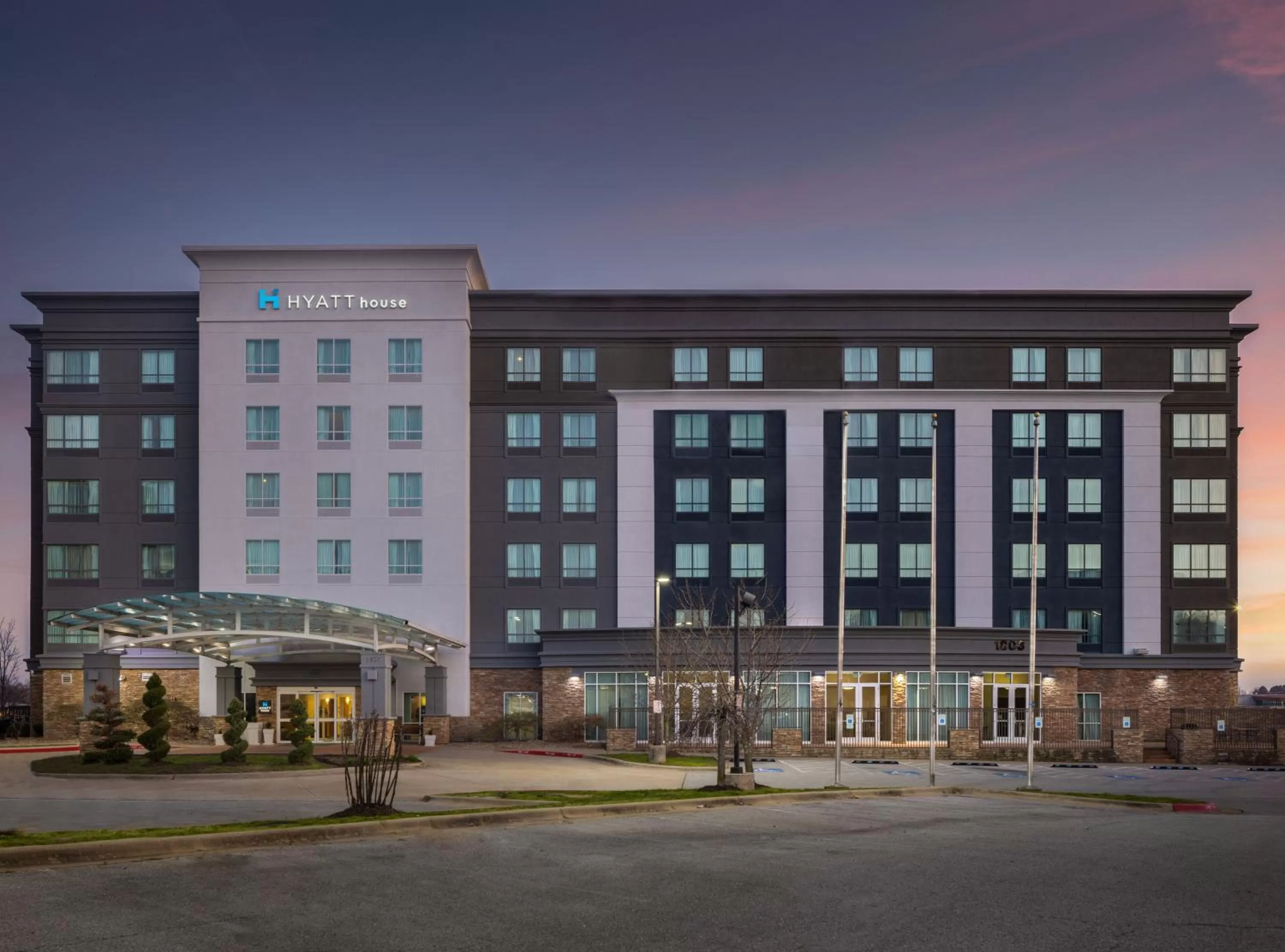 Property building in Hyatt House Bentonville Rogers