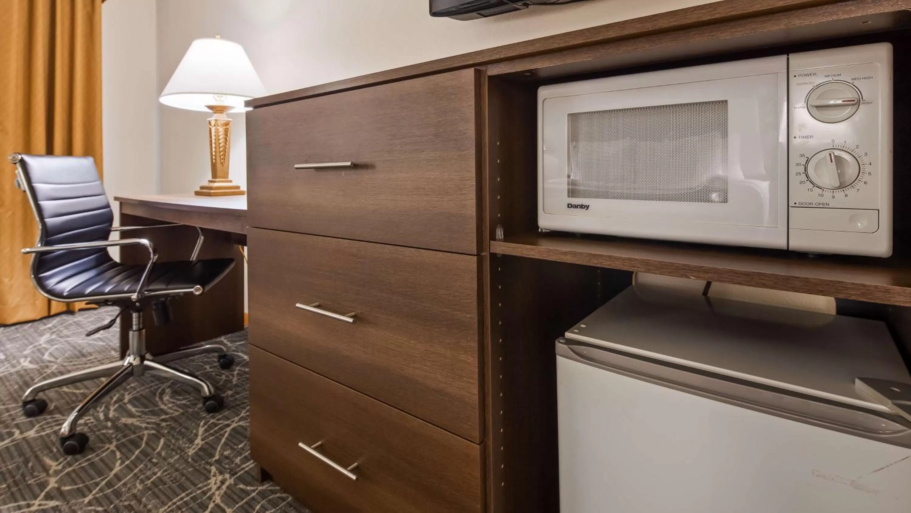 King Suite with Living Room  in Best Western West Towne Suites