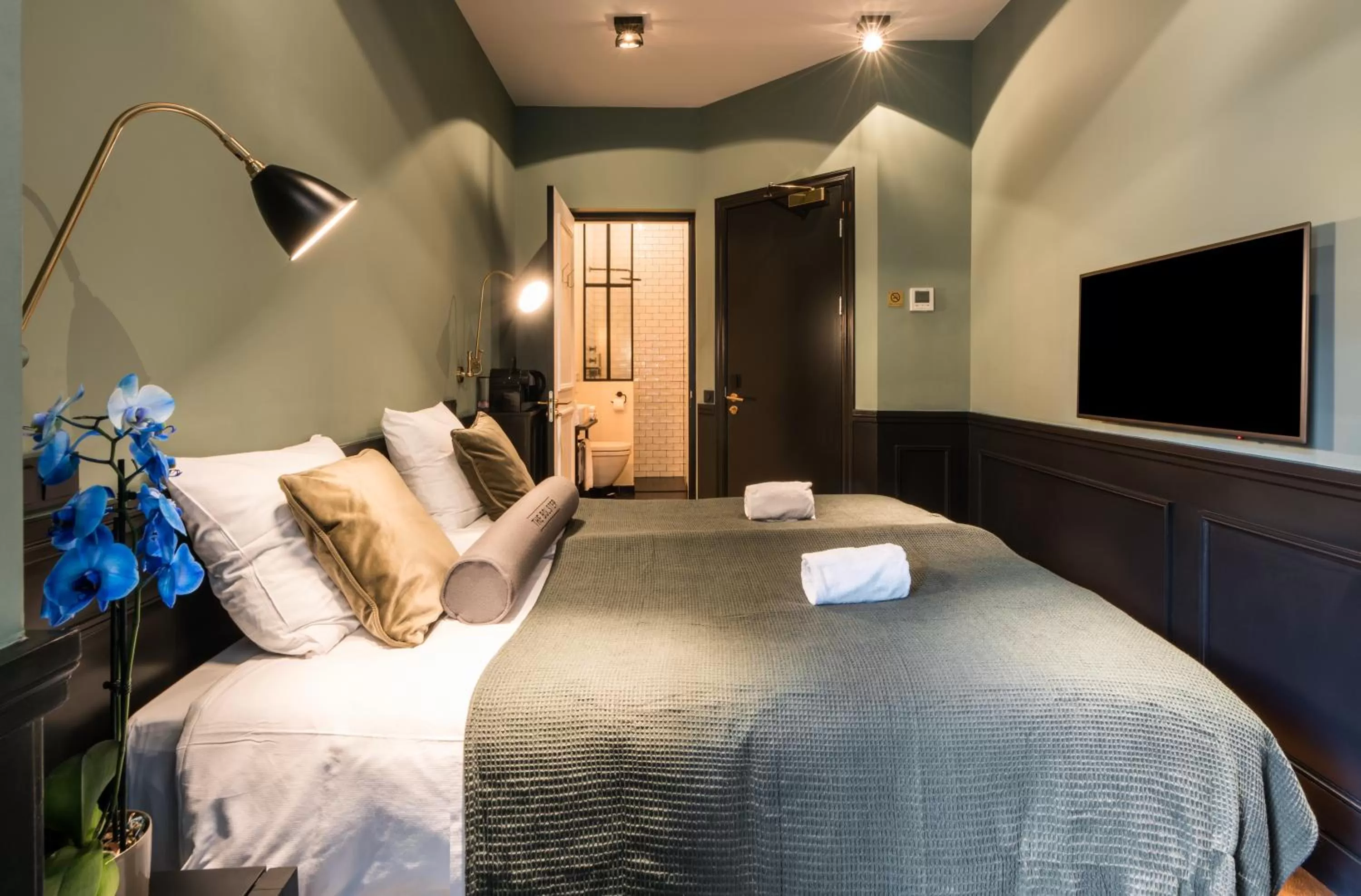 Photo of the whole room, Bed in The Bolster