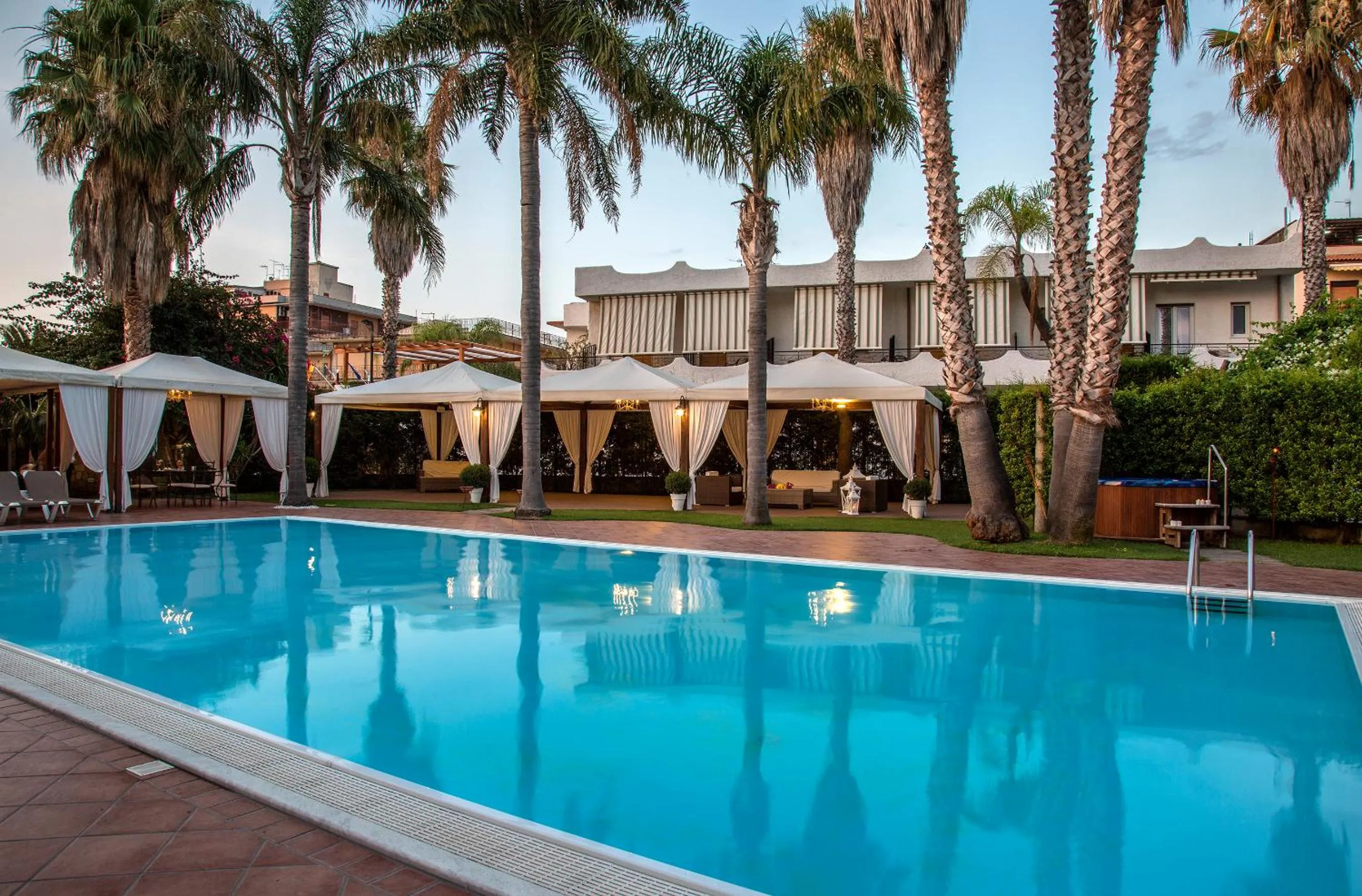 Swimming pool in Hotel Redebora