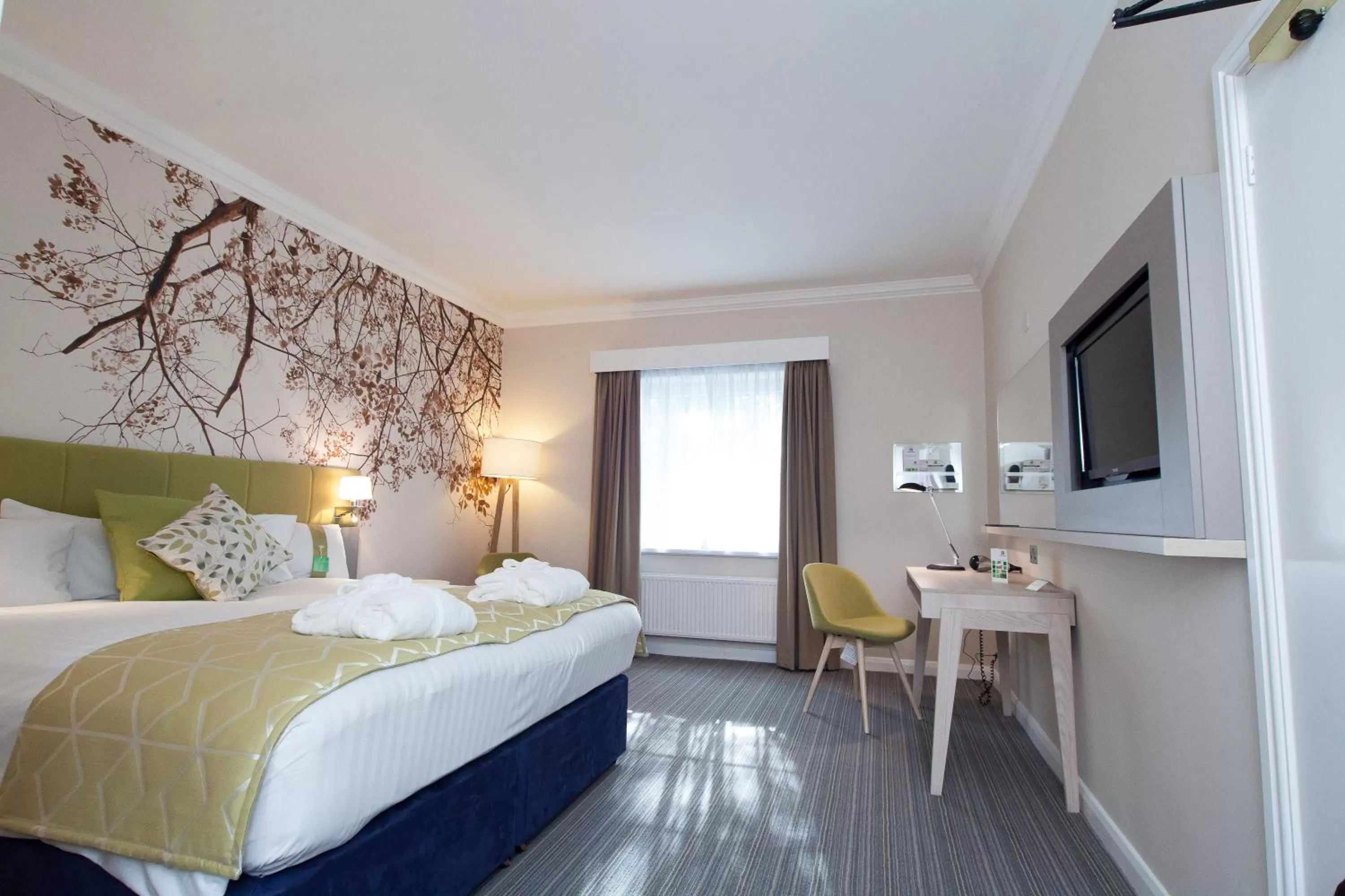 Photo of the whole room, Bed in Holiday Inn Corby Kettering A43 by IHG