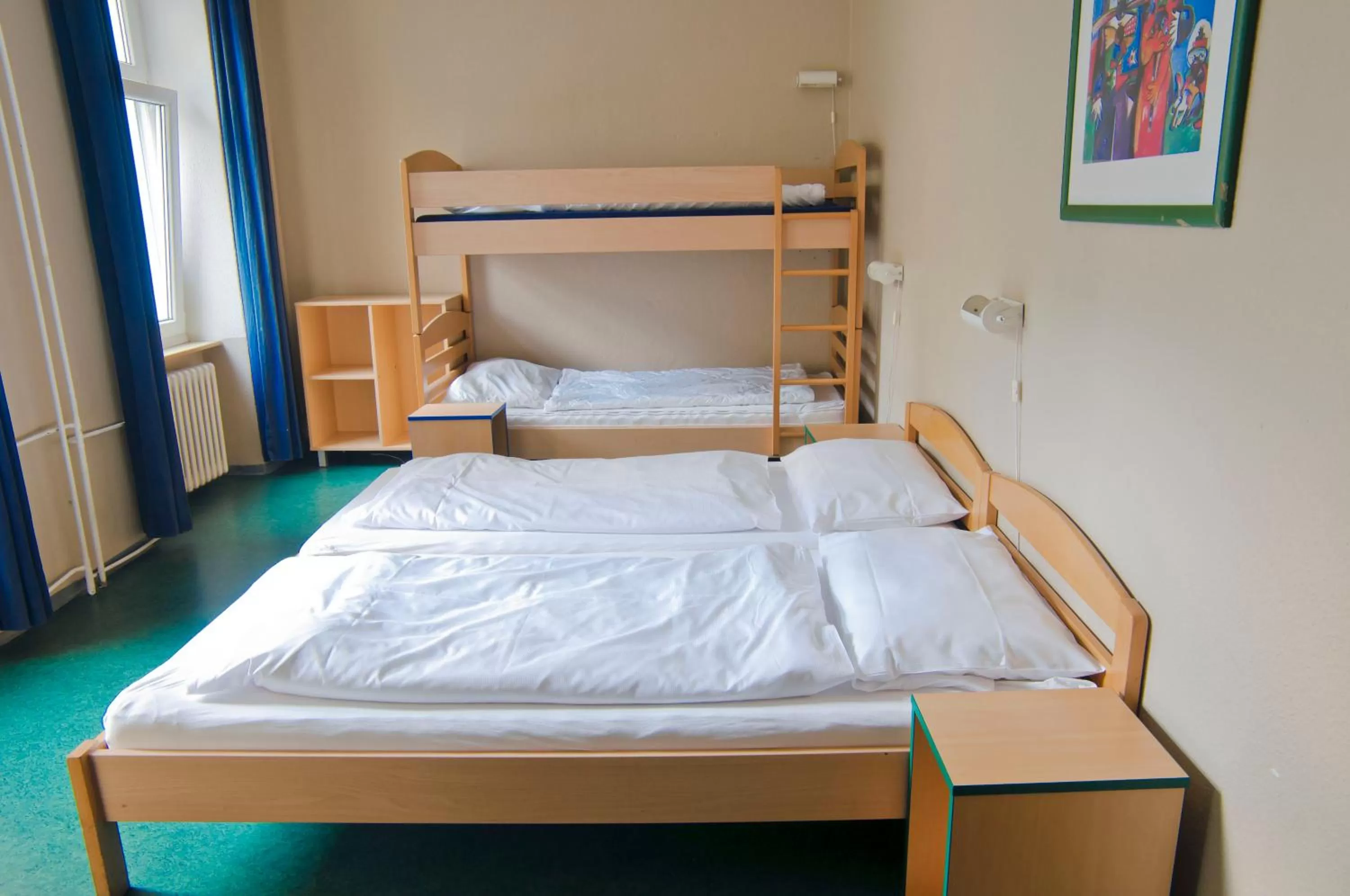 Staff, Bed in Happy Hotel Berlin