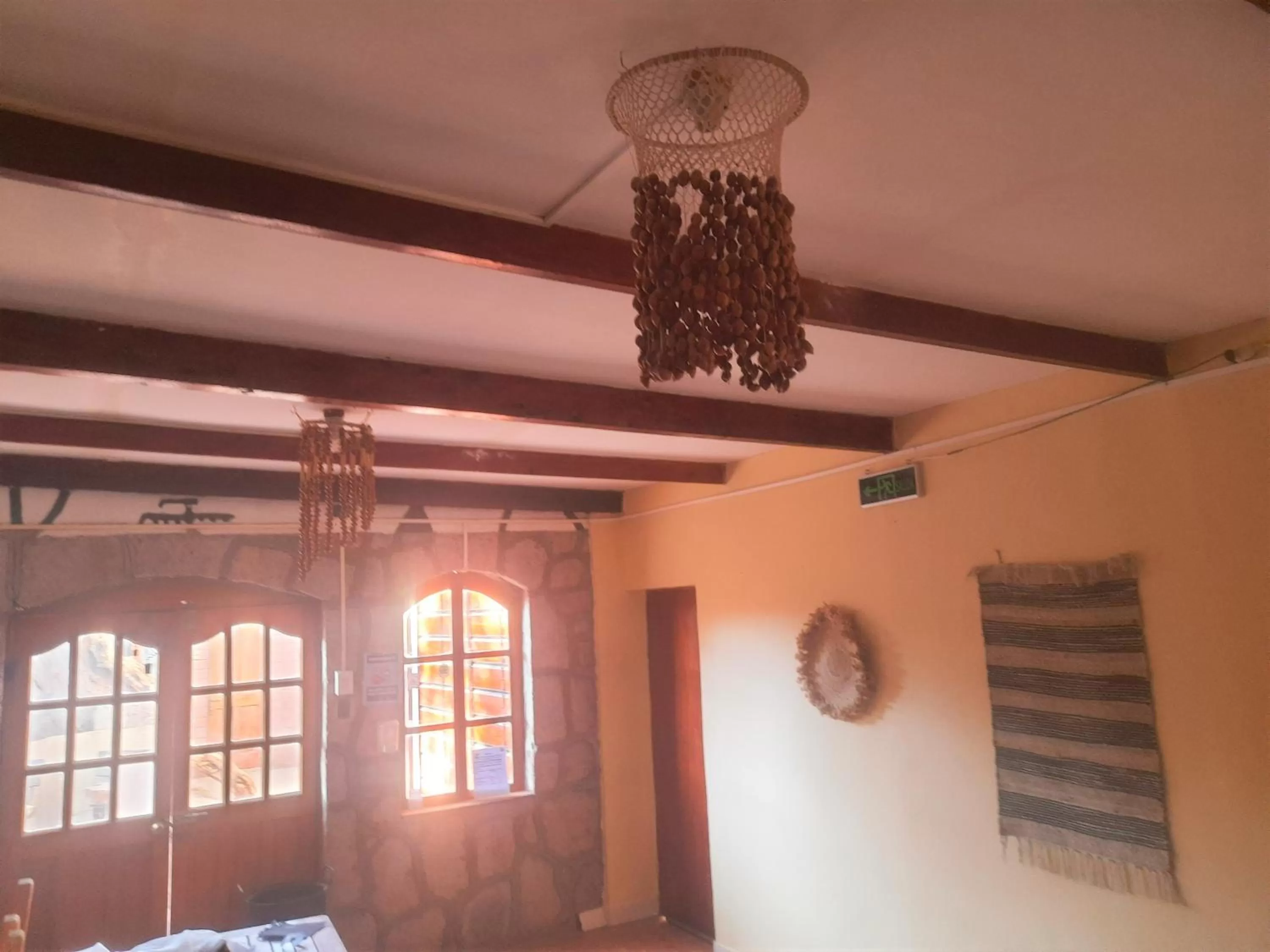 Restaurant/places to eat in Hostal Katarpe