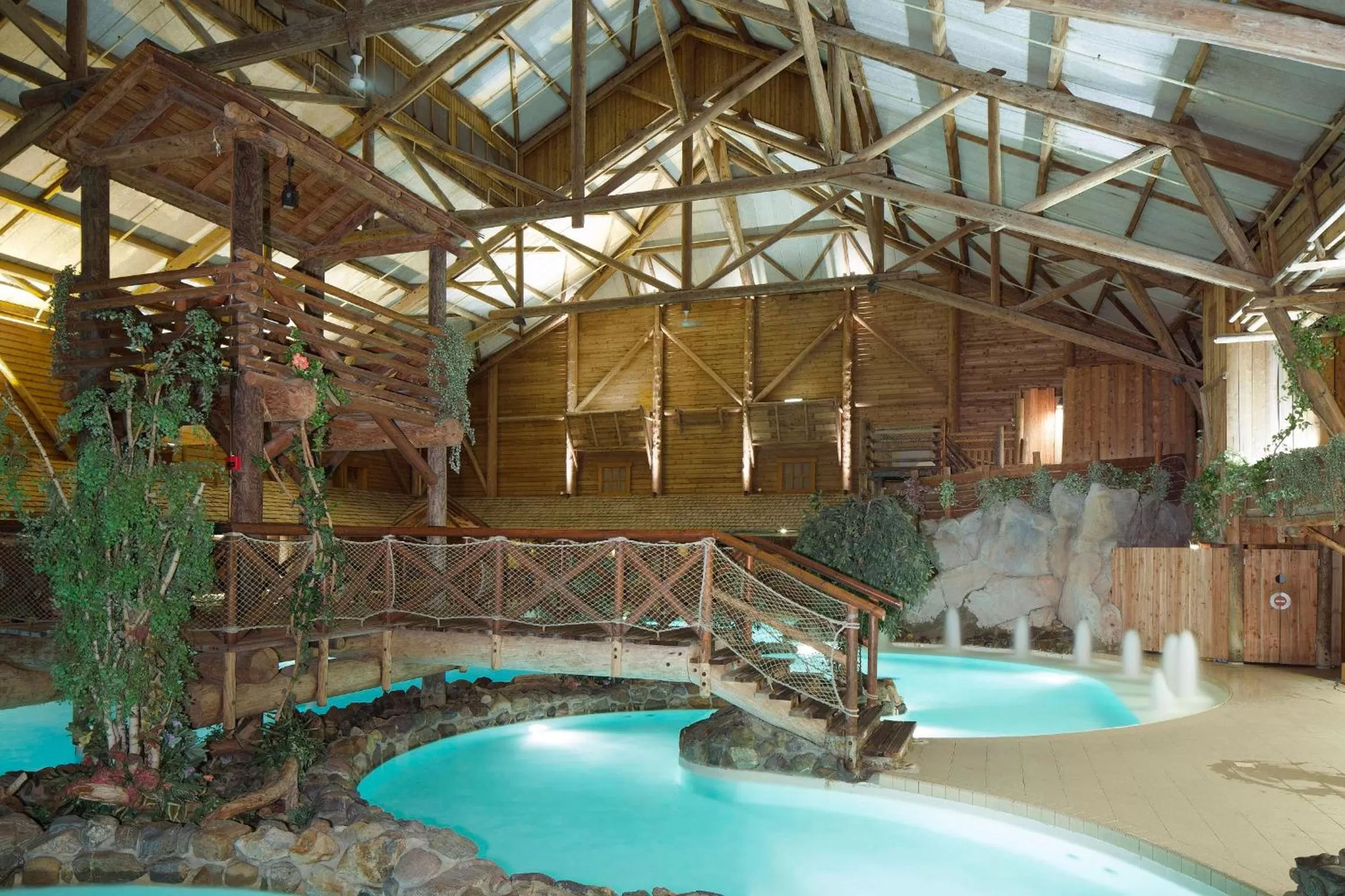 Swimming pool in Disney Davy Crockett Ranch