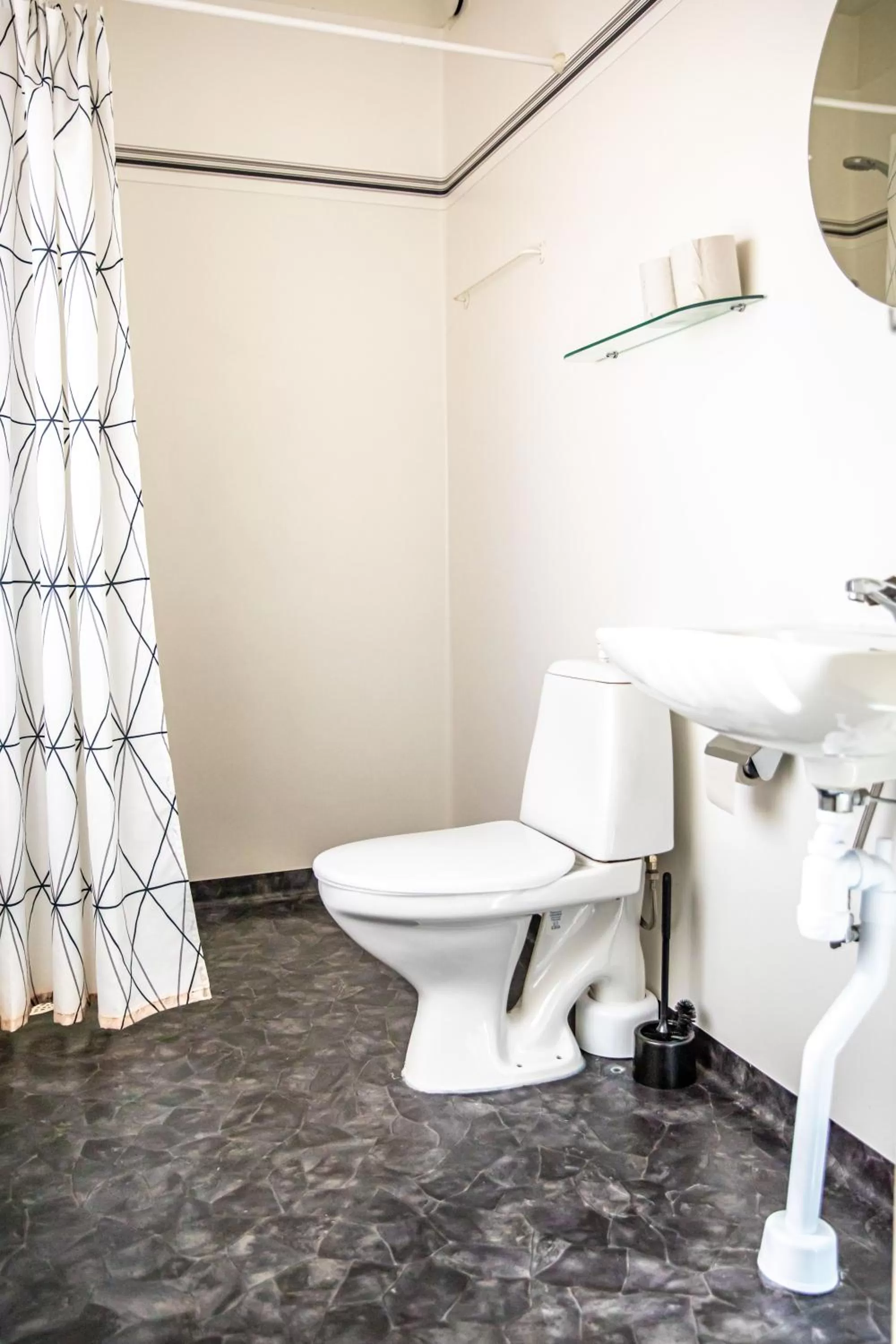 Toilet in Saga Hotell