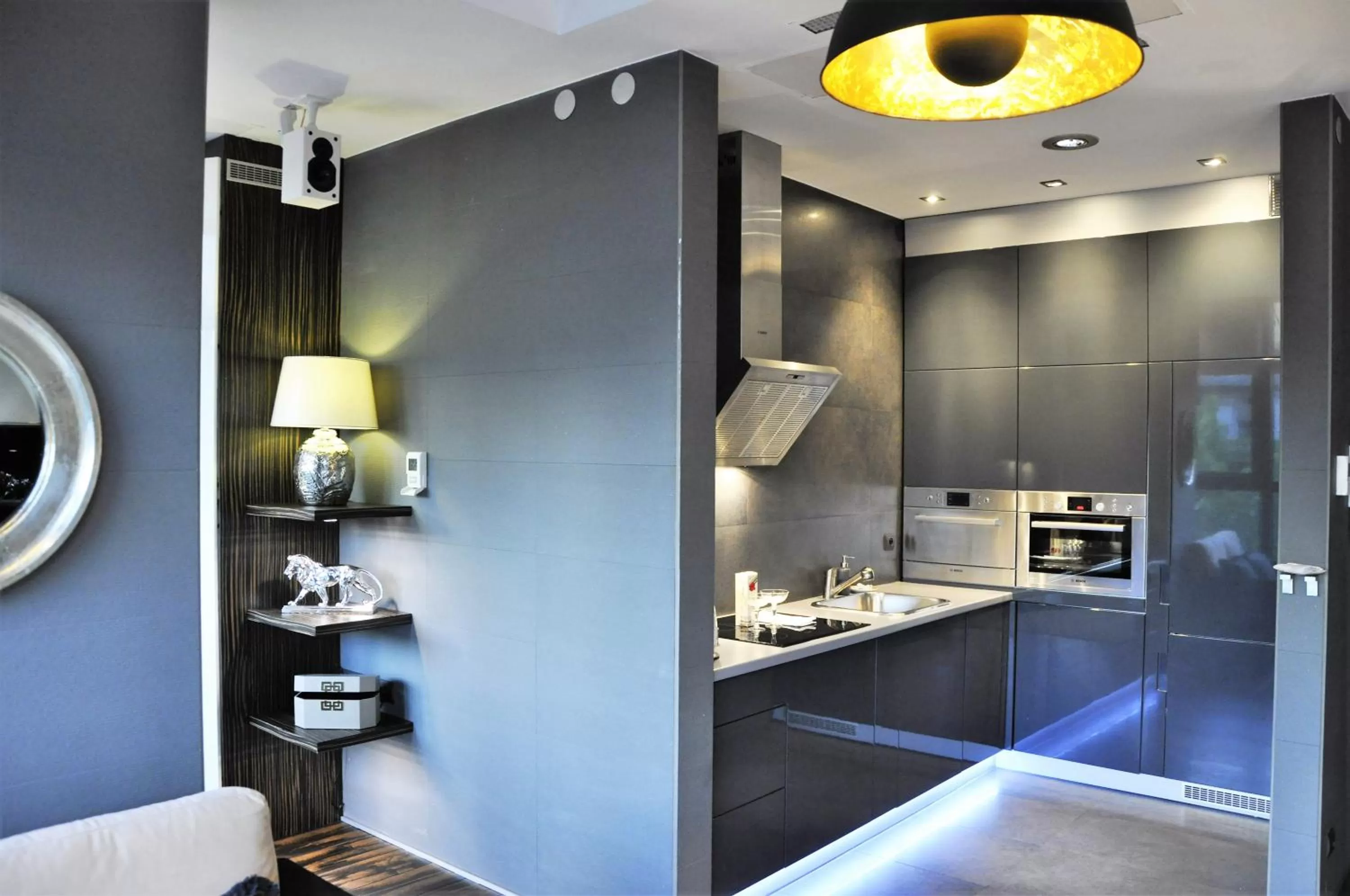 Dining area, Bathroom in Luxury Suites & Apartments MONDRIAN Old Town