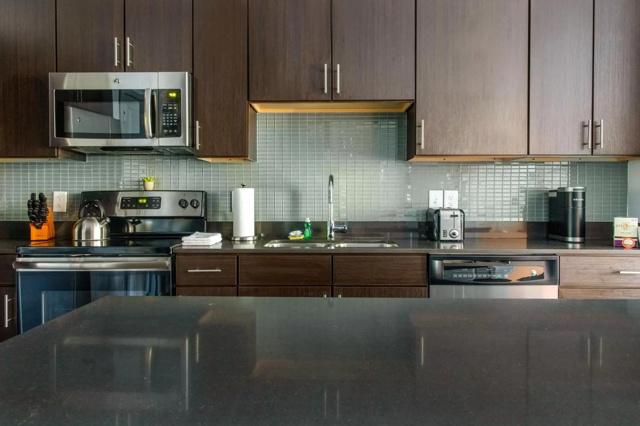 Coffee/tea facilities in Placemakr Music Row - Vanderbilt