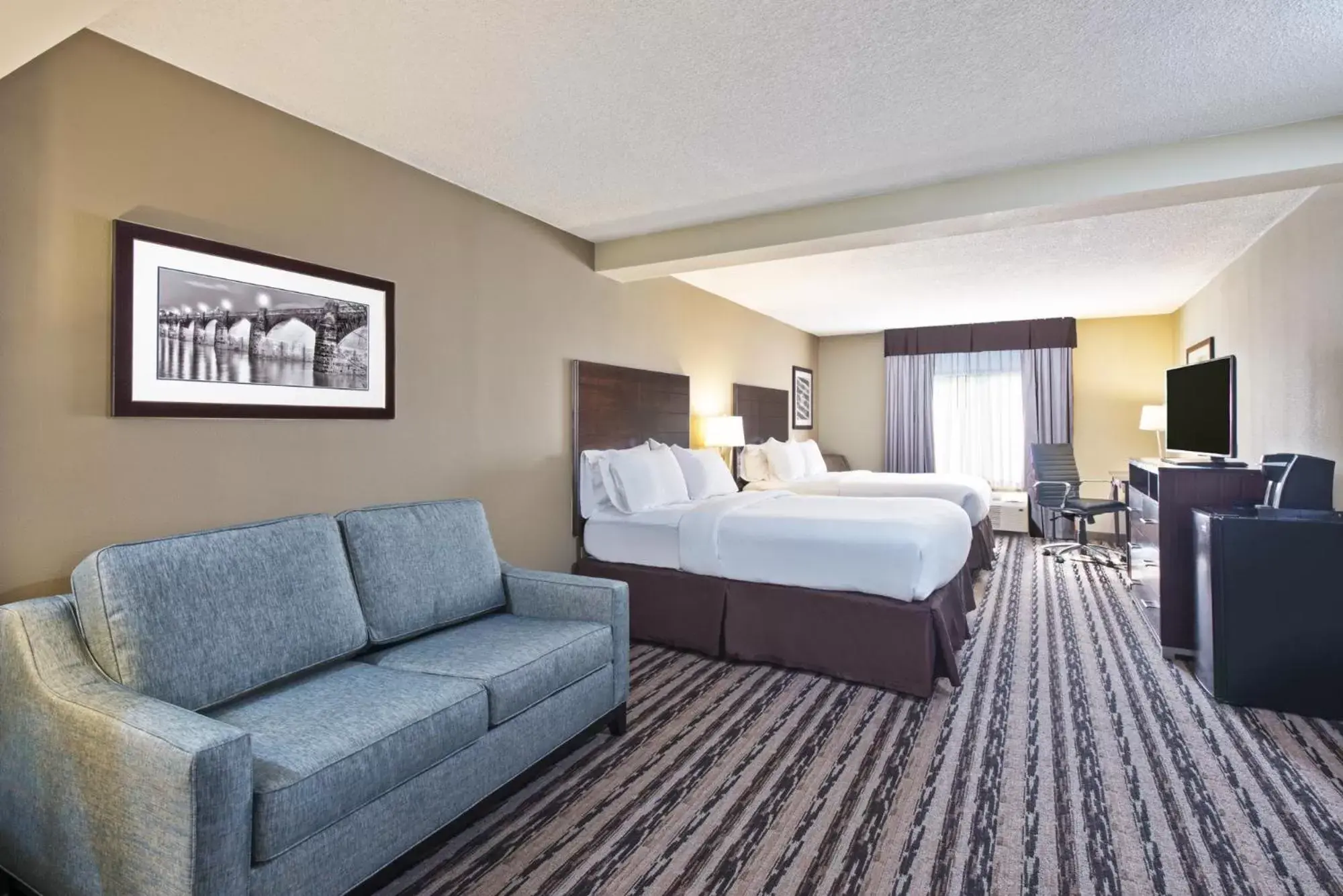 Suite with Two Queen Beds in Holiday Inn Harrisburg East by IHG Suite with Two Queen Beds in Holiday Inn Harrisburg East by IHG