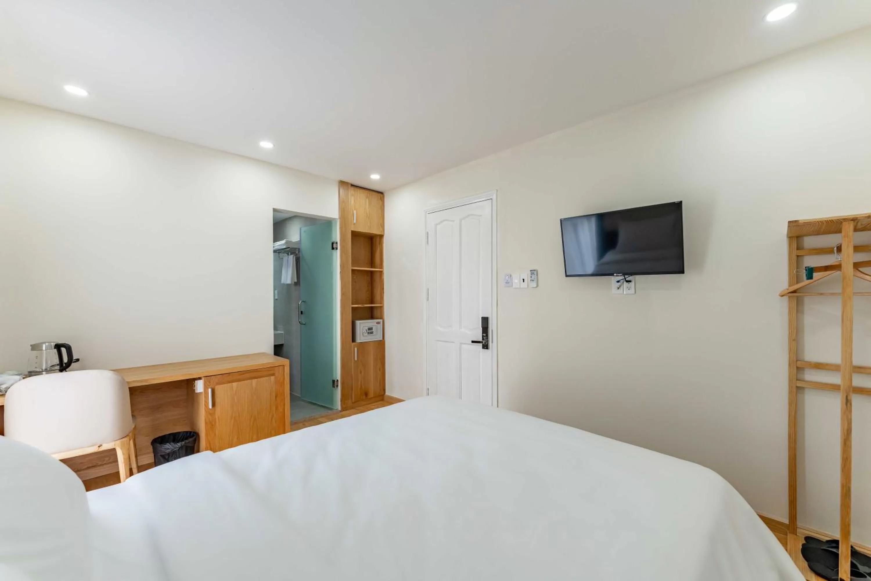 Toilet, Bed in Edoya hotel Dong Khoi