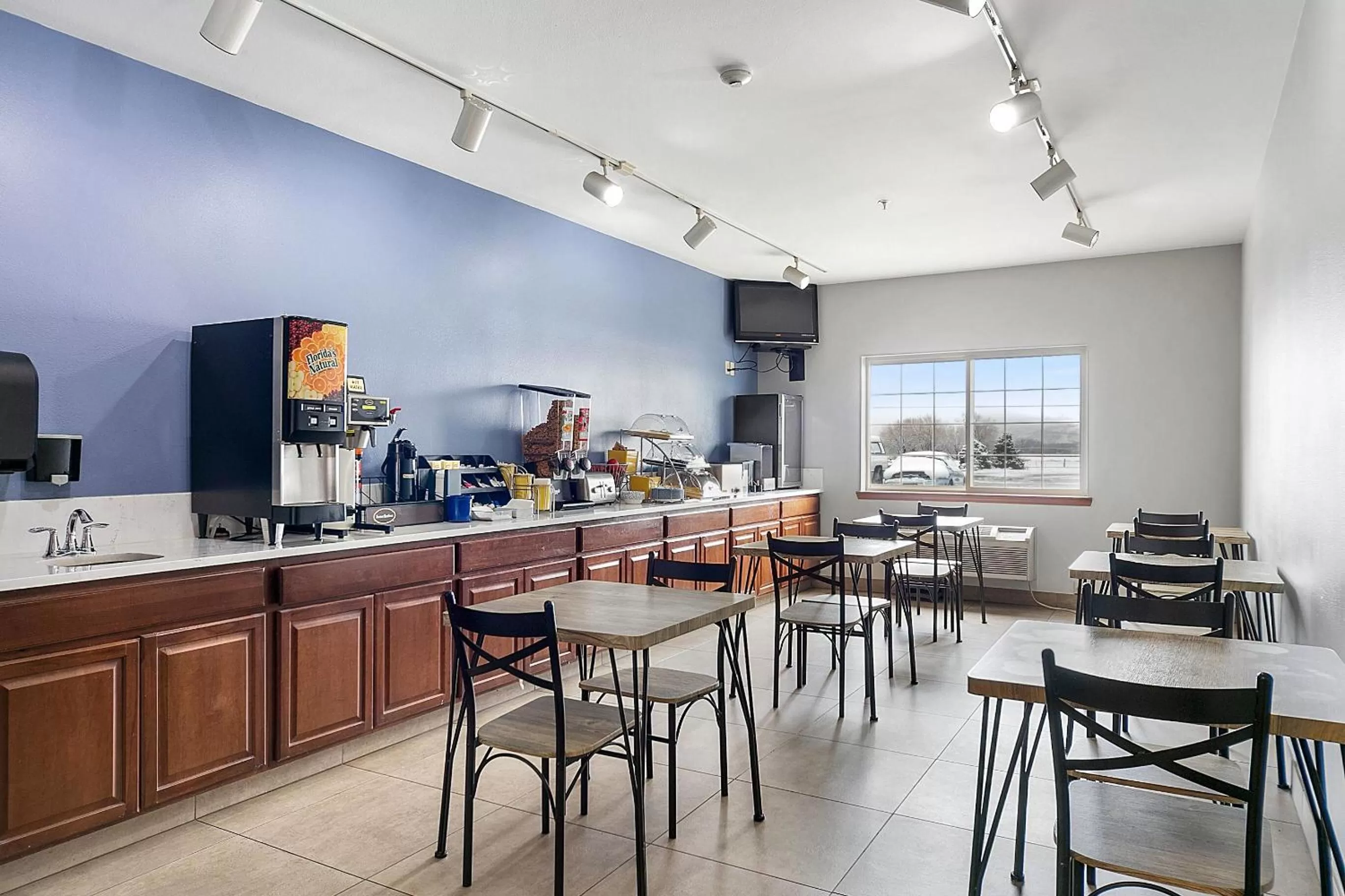 Dining area in Days Inn by Wyndham Ellensburg