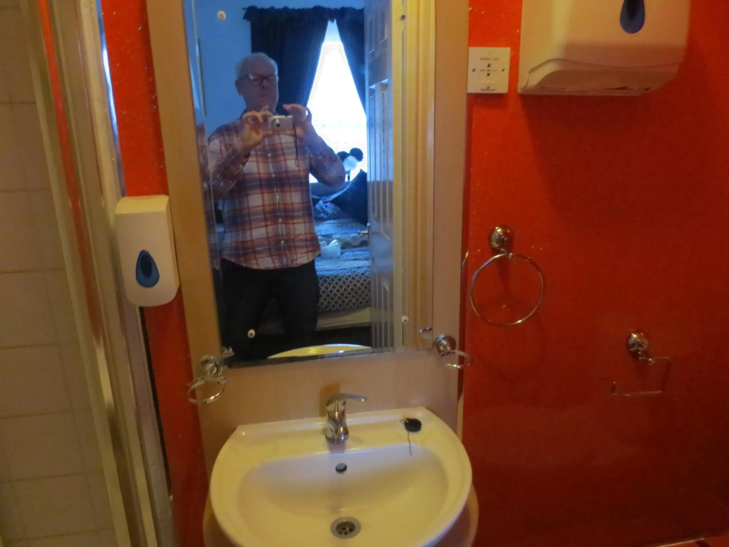 Triple Room with Private Bathroom in The Salendine Triple Room with Private Bathroom in The Salendine