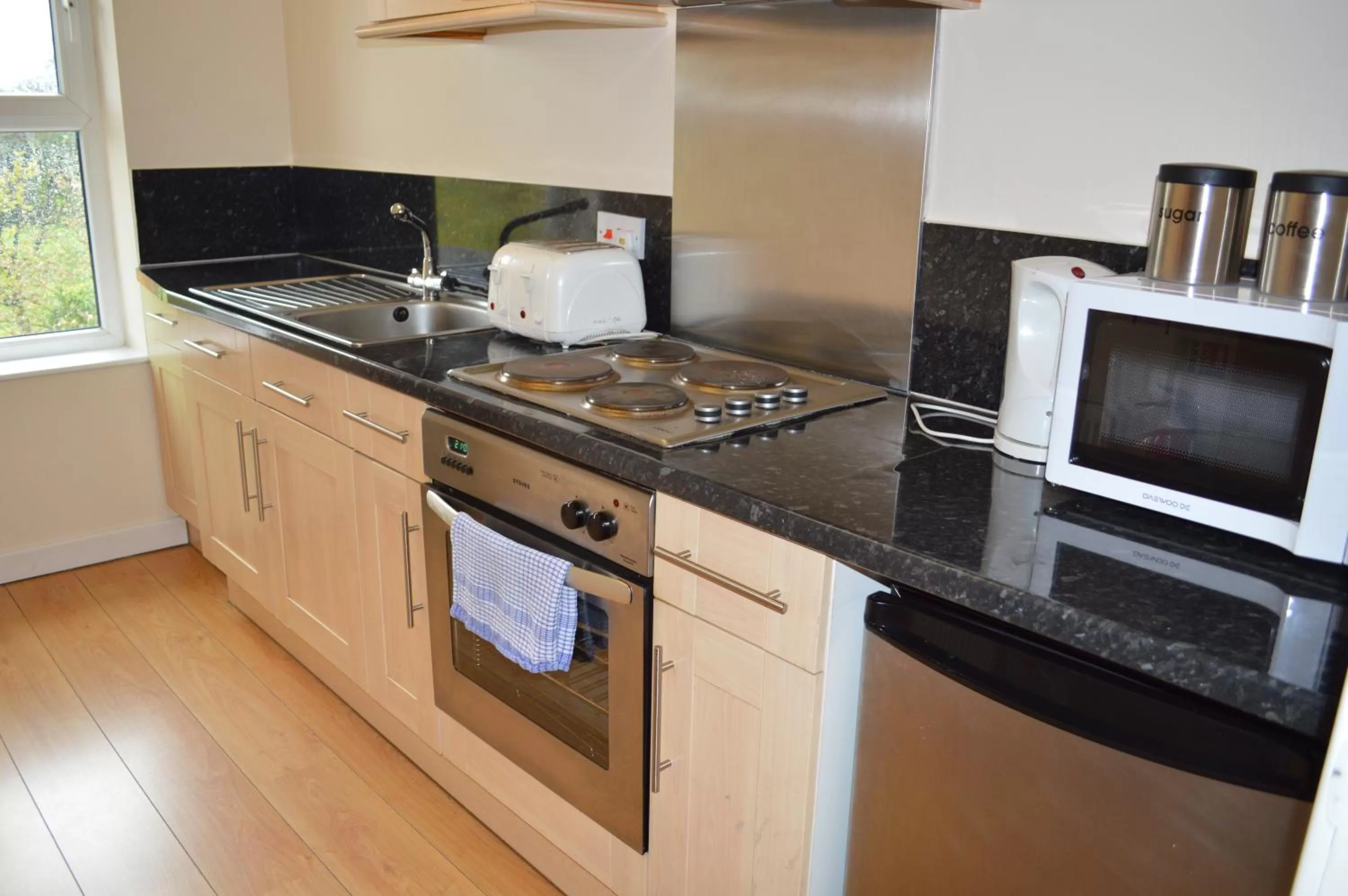 Coffee/tea facilities in The Westlynne Hotel & Apartments