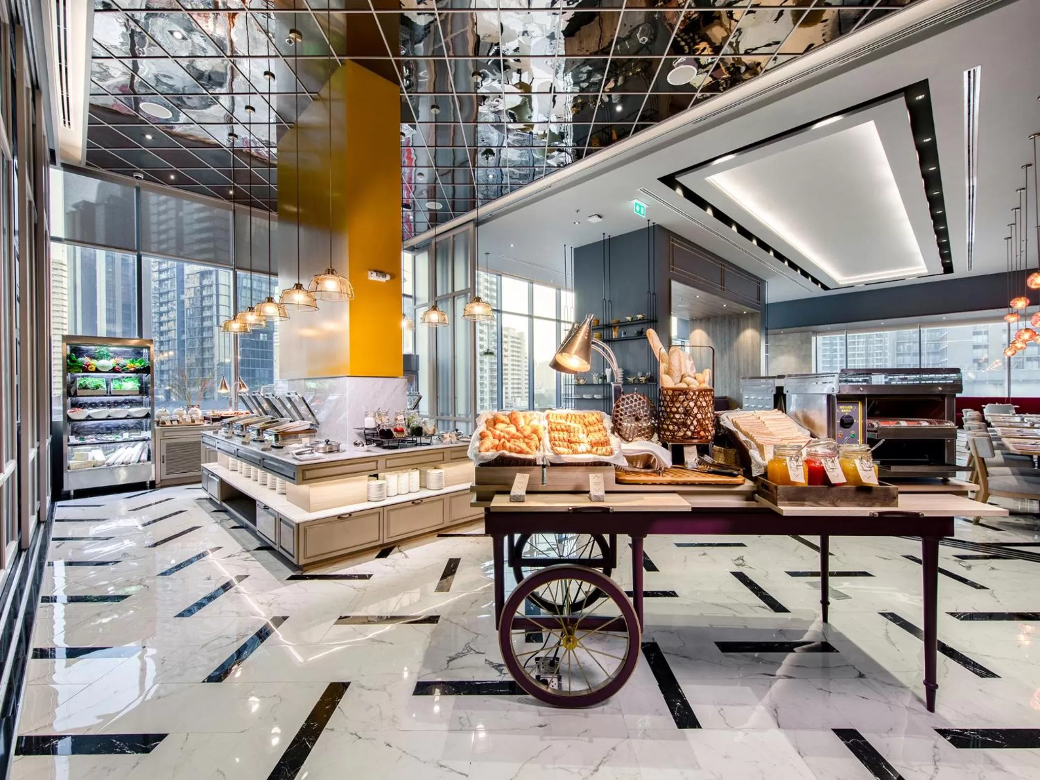 Buffet breakfast in Mercure Bangkok Sukhumvit 24