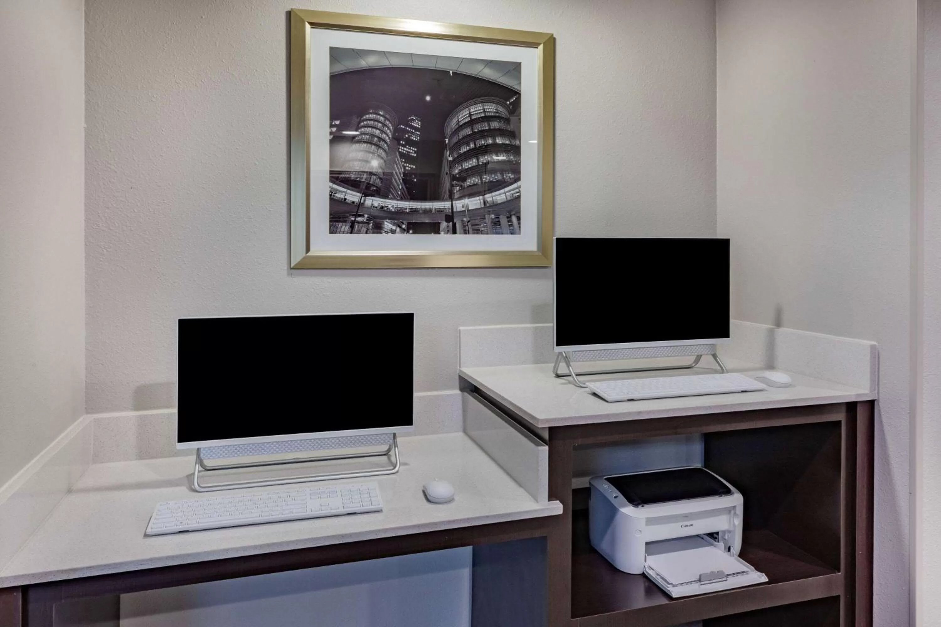 Business facilities in La Quinta by Wyndham Houston Southwest