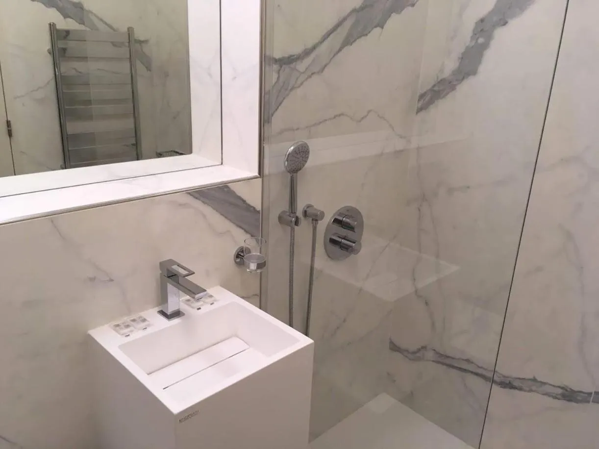 Bathroom in Hotel Ferney République