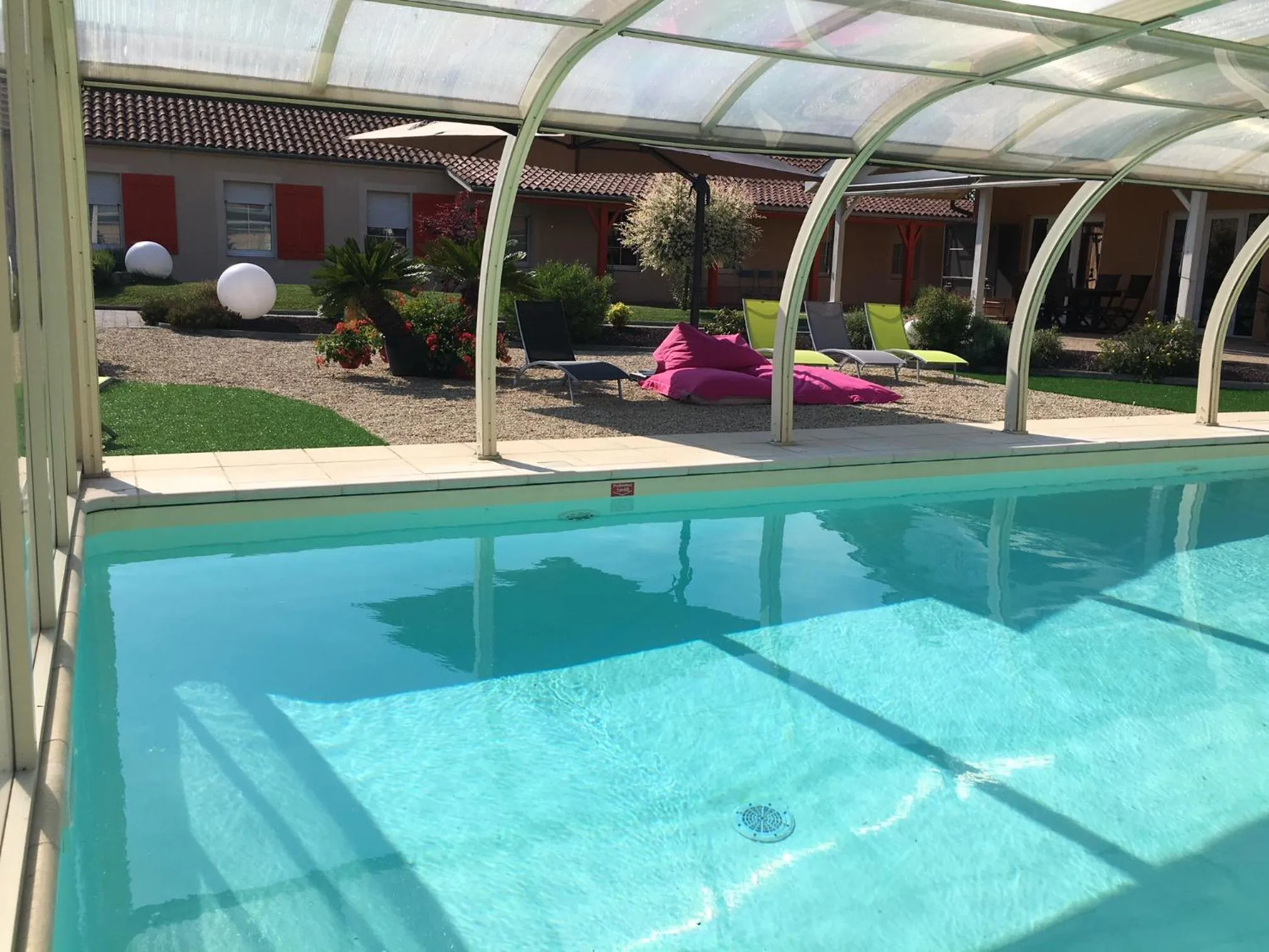 Swimming pool in The Originals Boutique, Hôtel Le Pillebois, Bourg-en-Bresse Nord