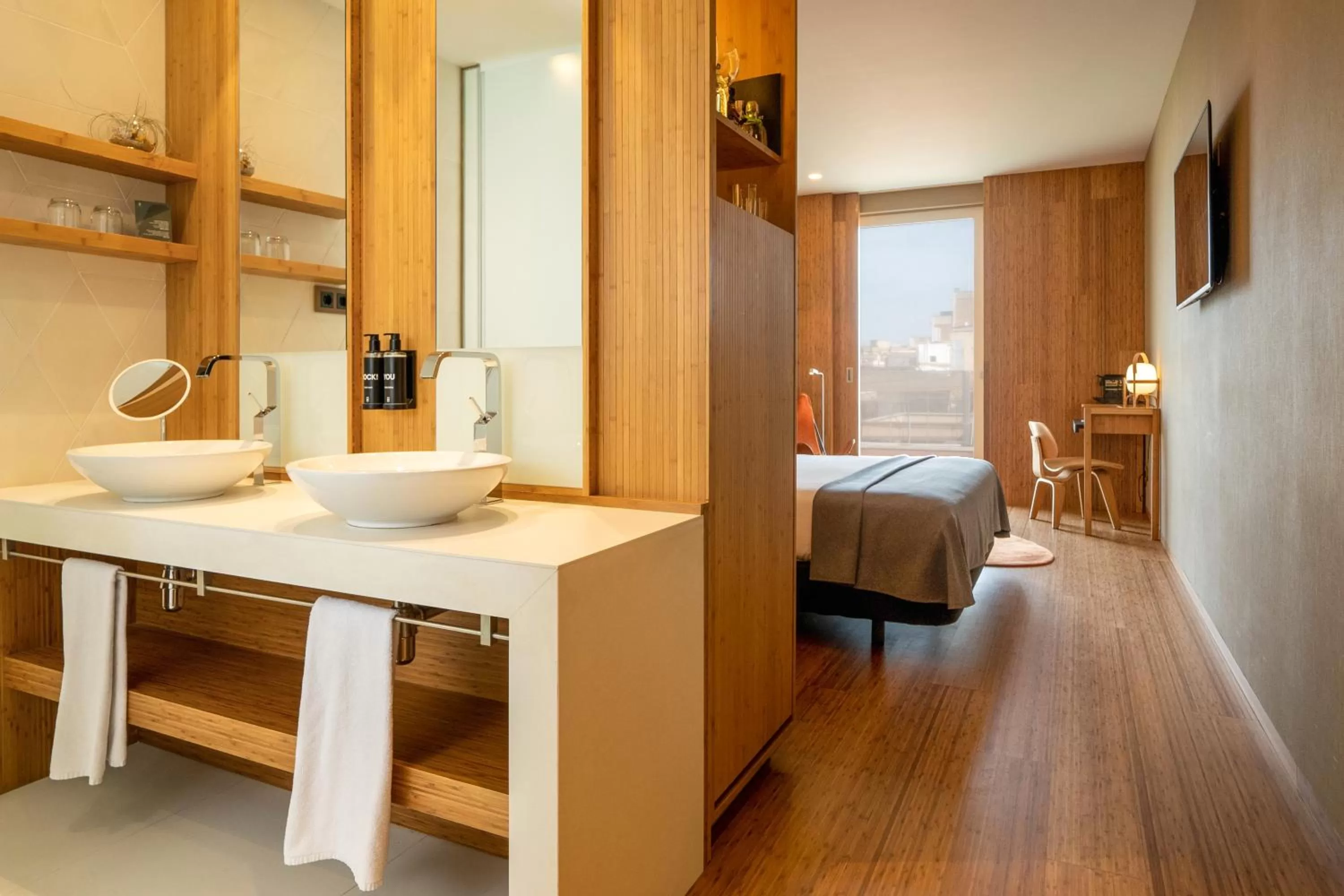 Bathroom, Bed in Ocean Drive Barcelona