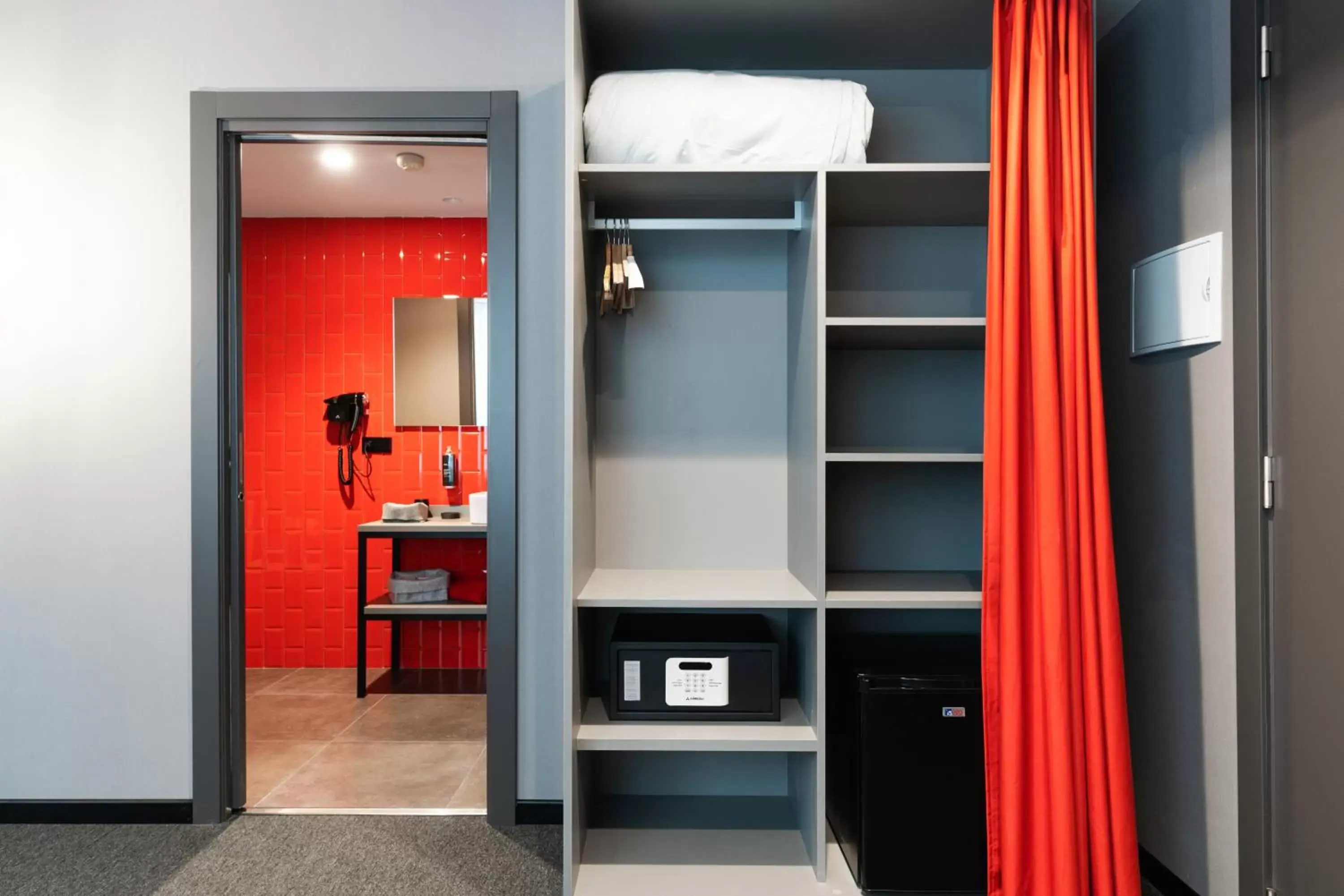 Double Room in Nest Style Valencia Double Room in Nest Style Valencia