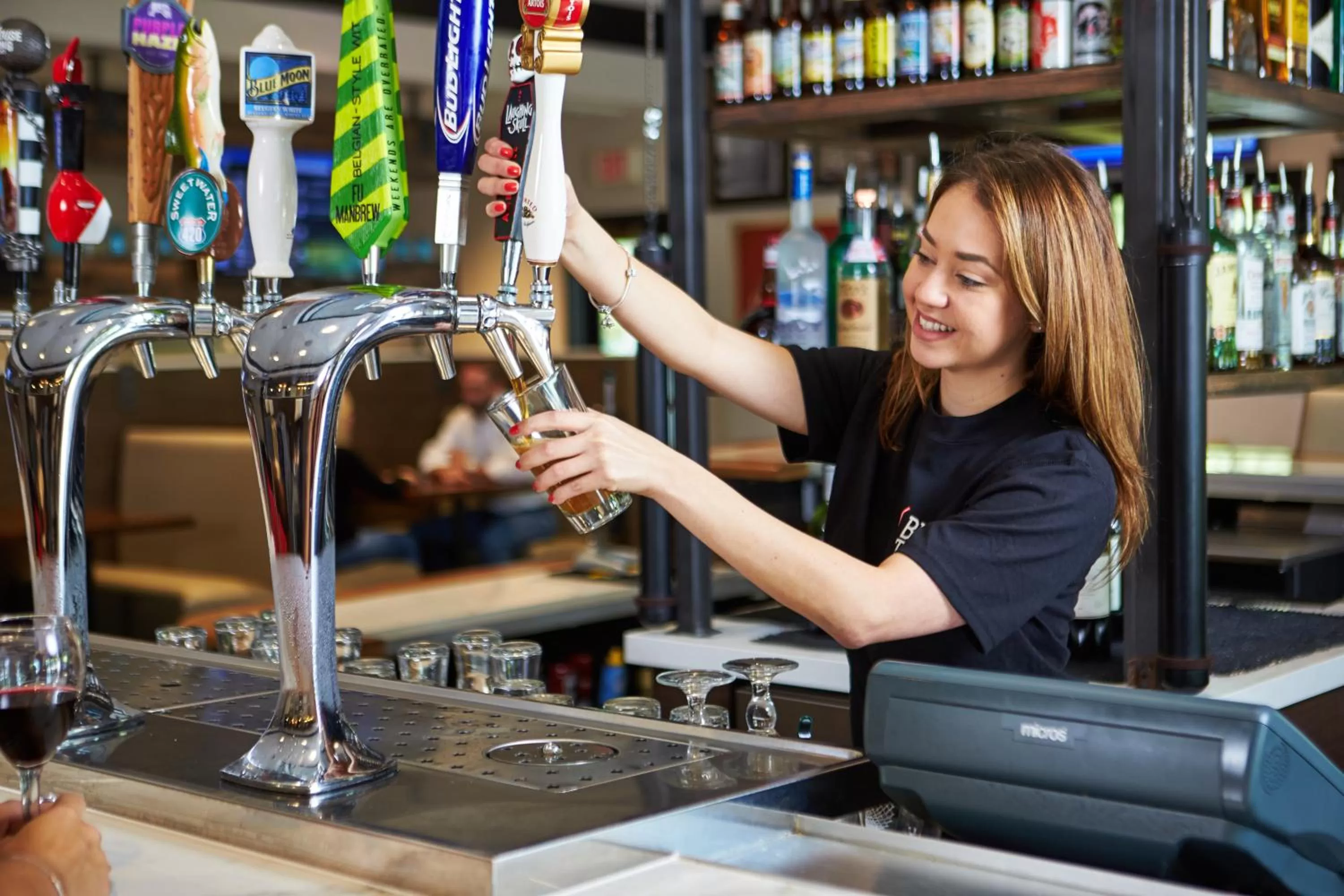 Lounge or bar in Holiday Inn Indianapolis Airport by IHG