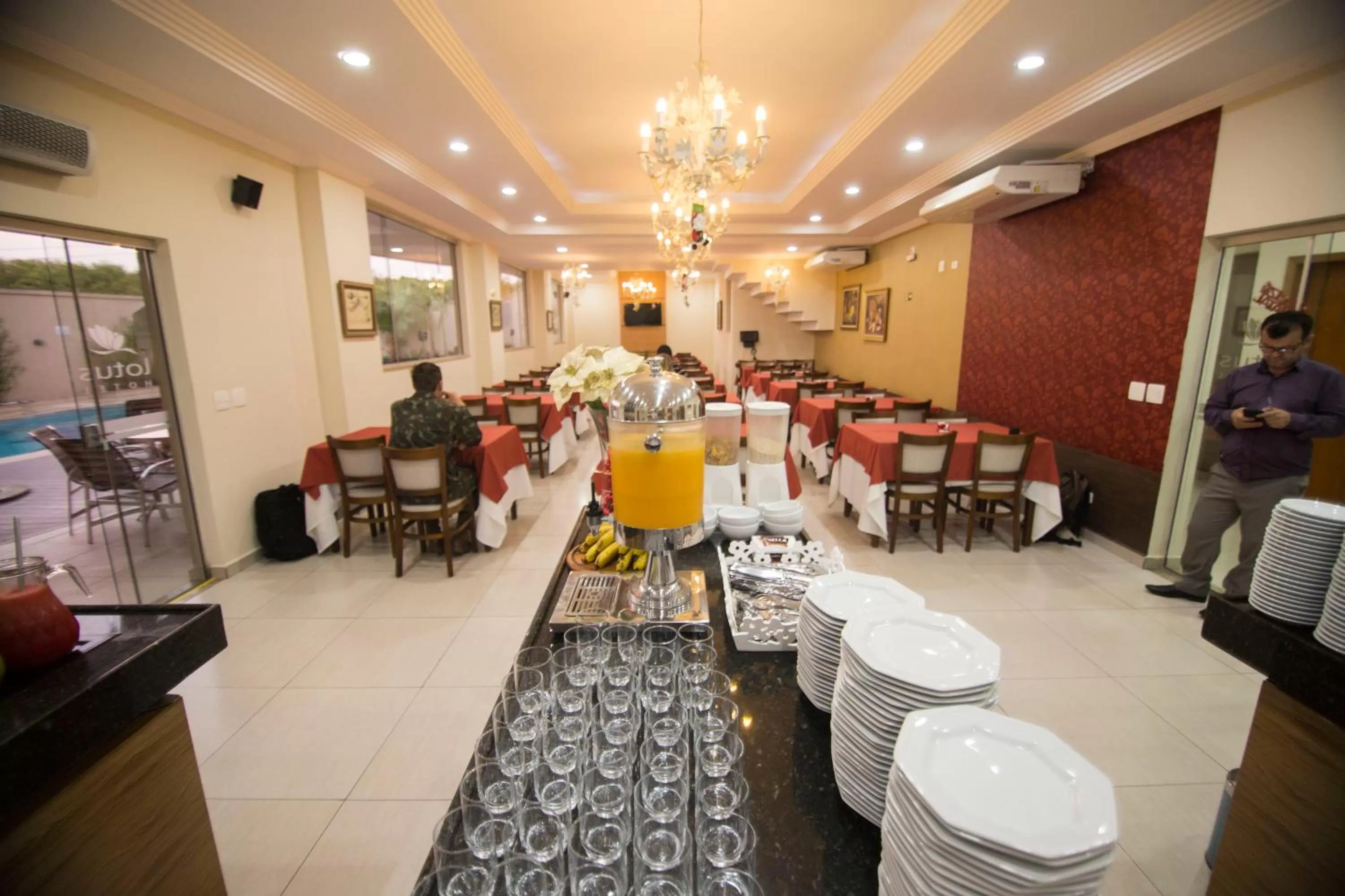 Restaurant/Places to Eat in Lotus Hotel - à 6 km do Santuário de Aparecida-SP