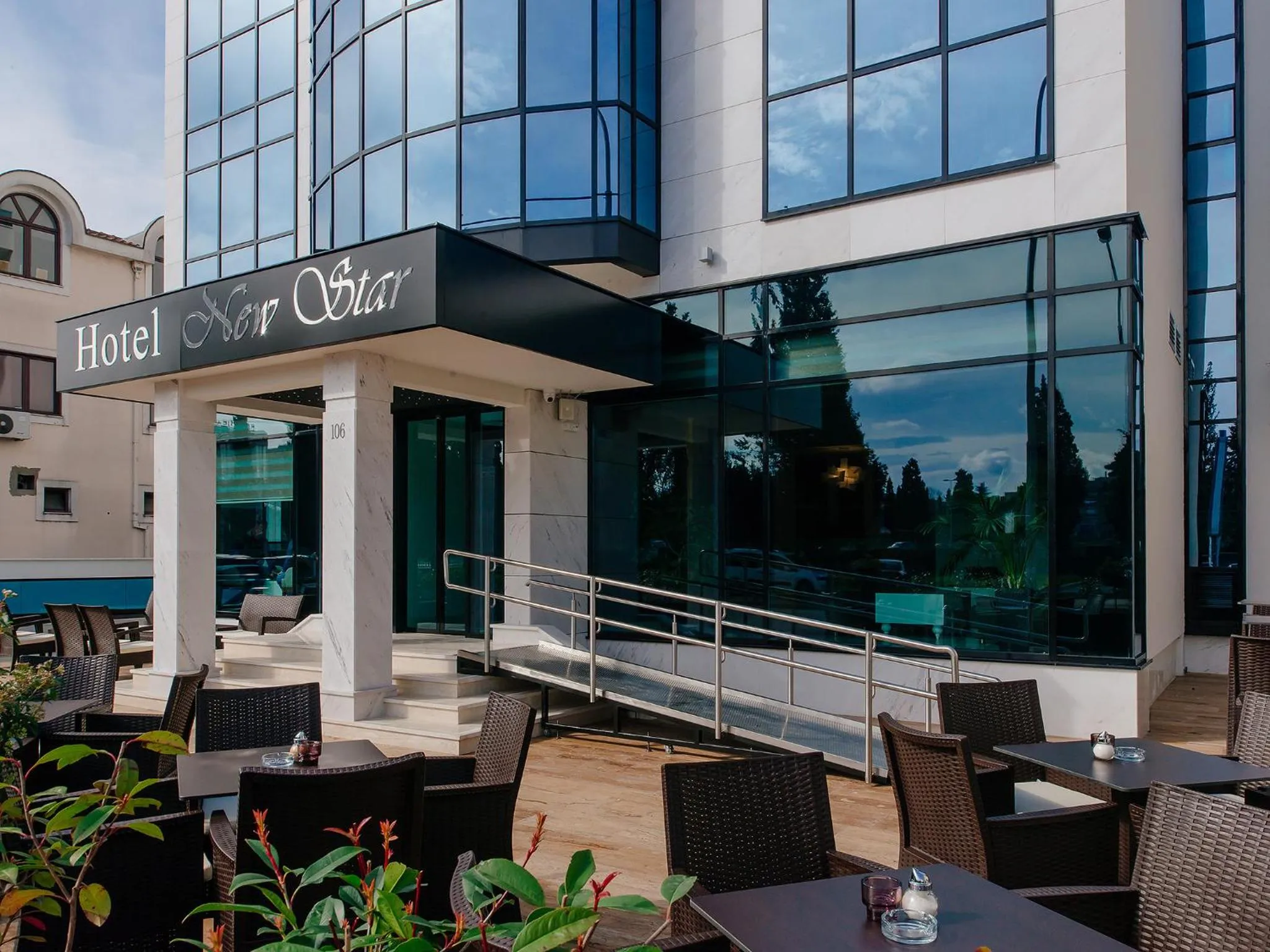 Facade/entrance in Hotel New Star