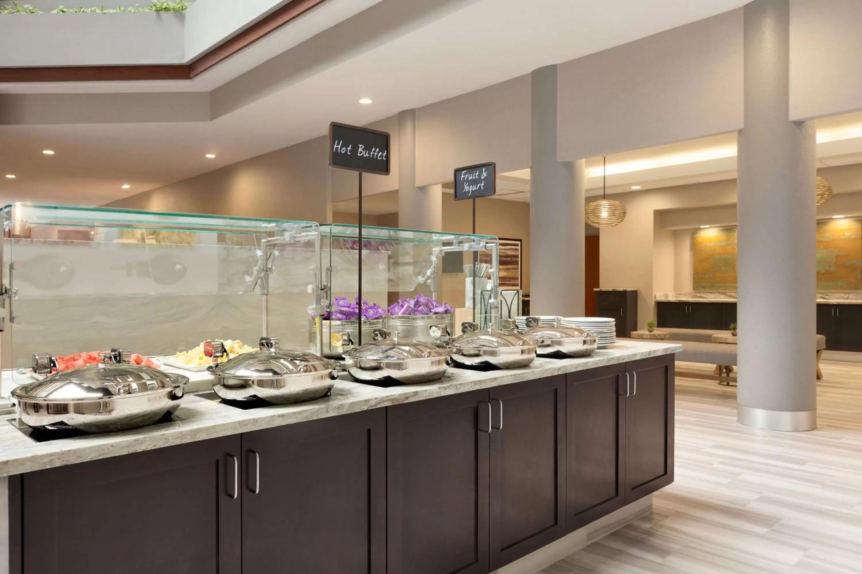 Dining area in Embassy Suites by Hilton Irvine Orange County Airport