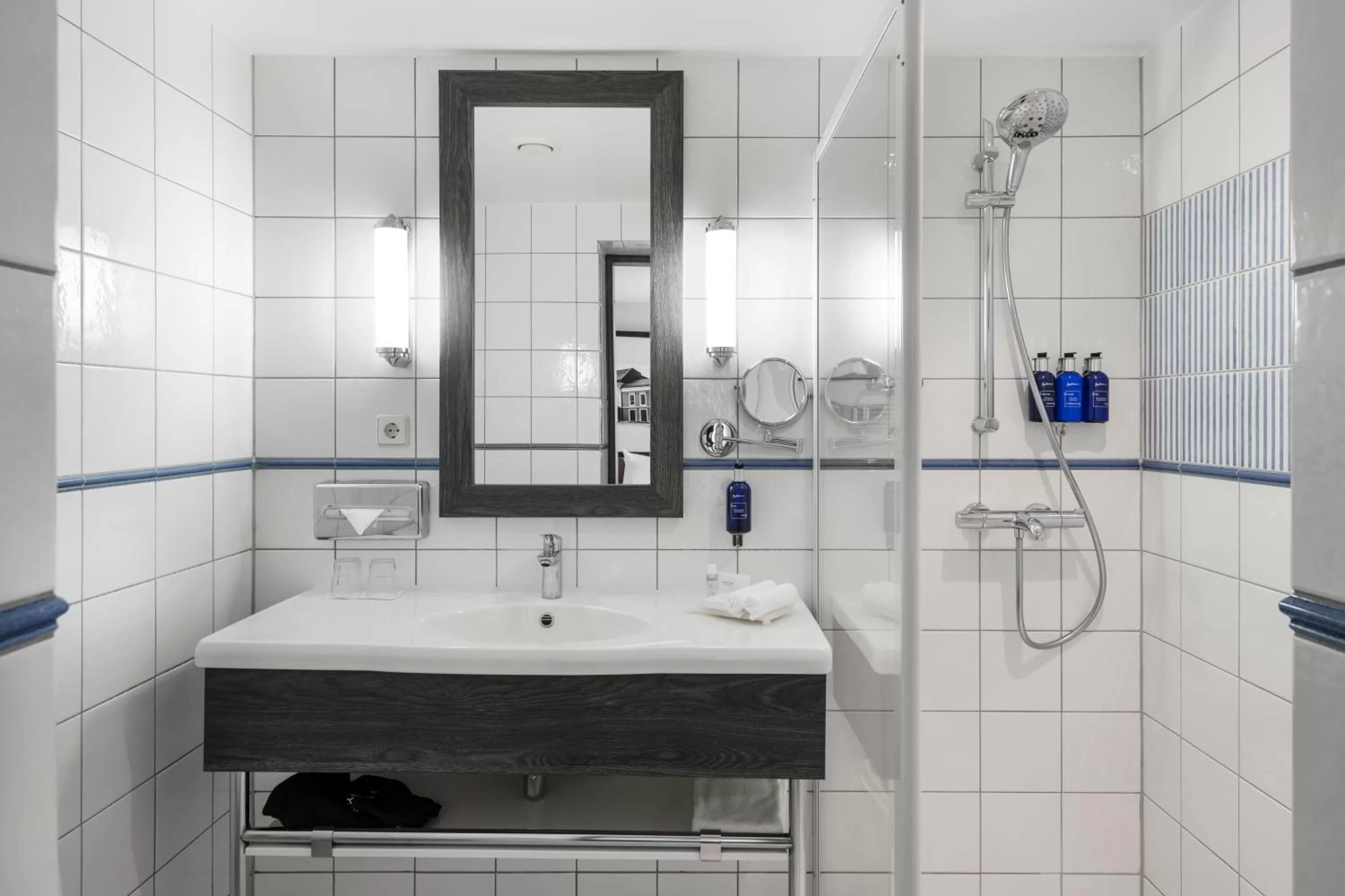 Shower in MERCURE KLAIPEDA CITY HOTEL, Meetings, Events, Restaurant & Bar - Accor Group, Pet Stay FREE