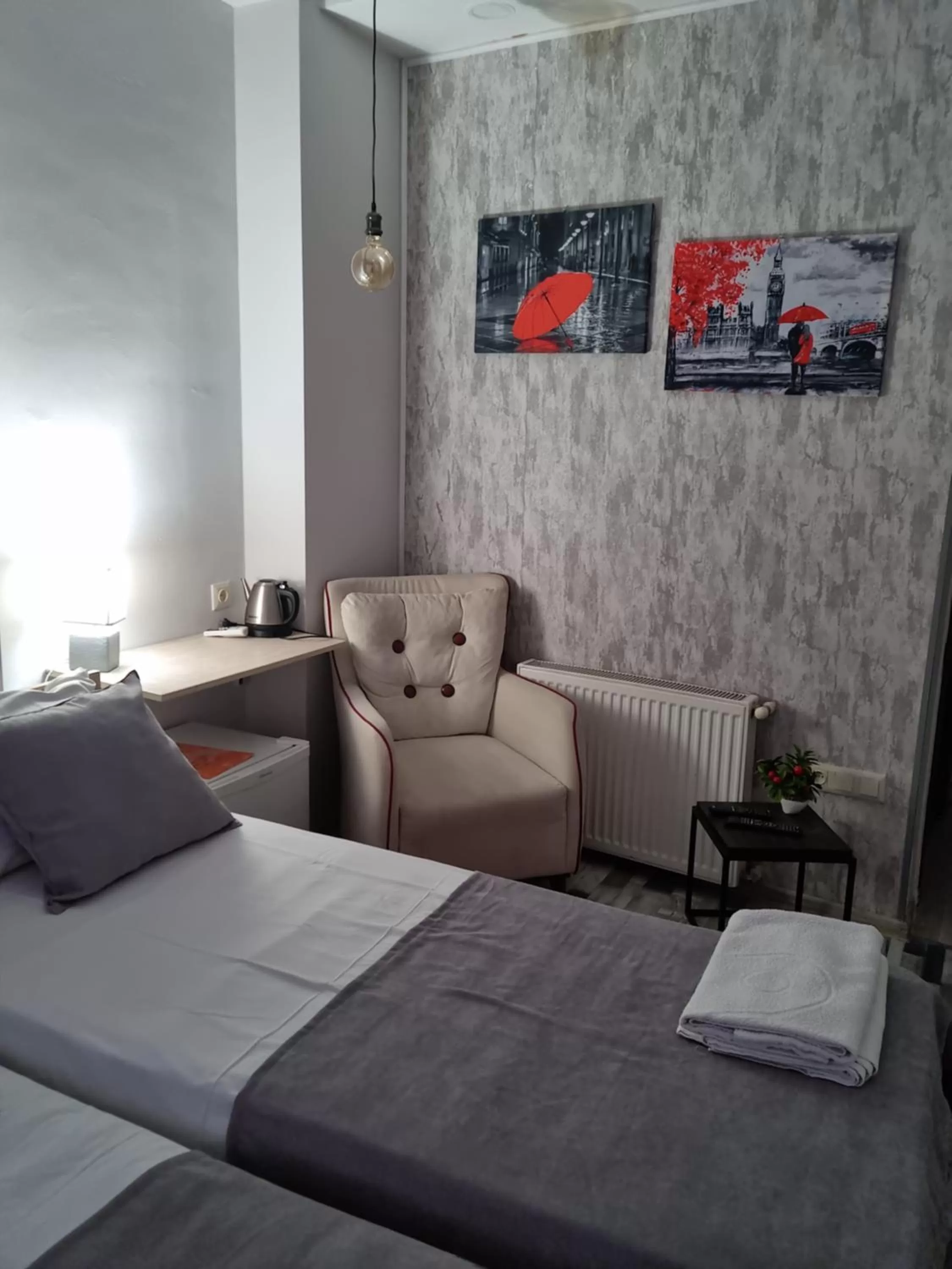 Seating Area in Shatell