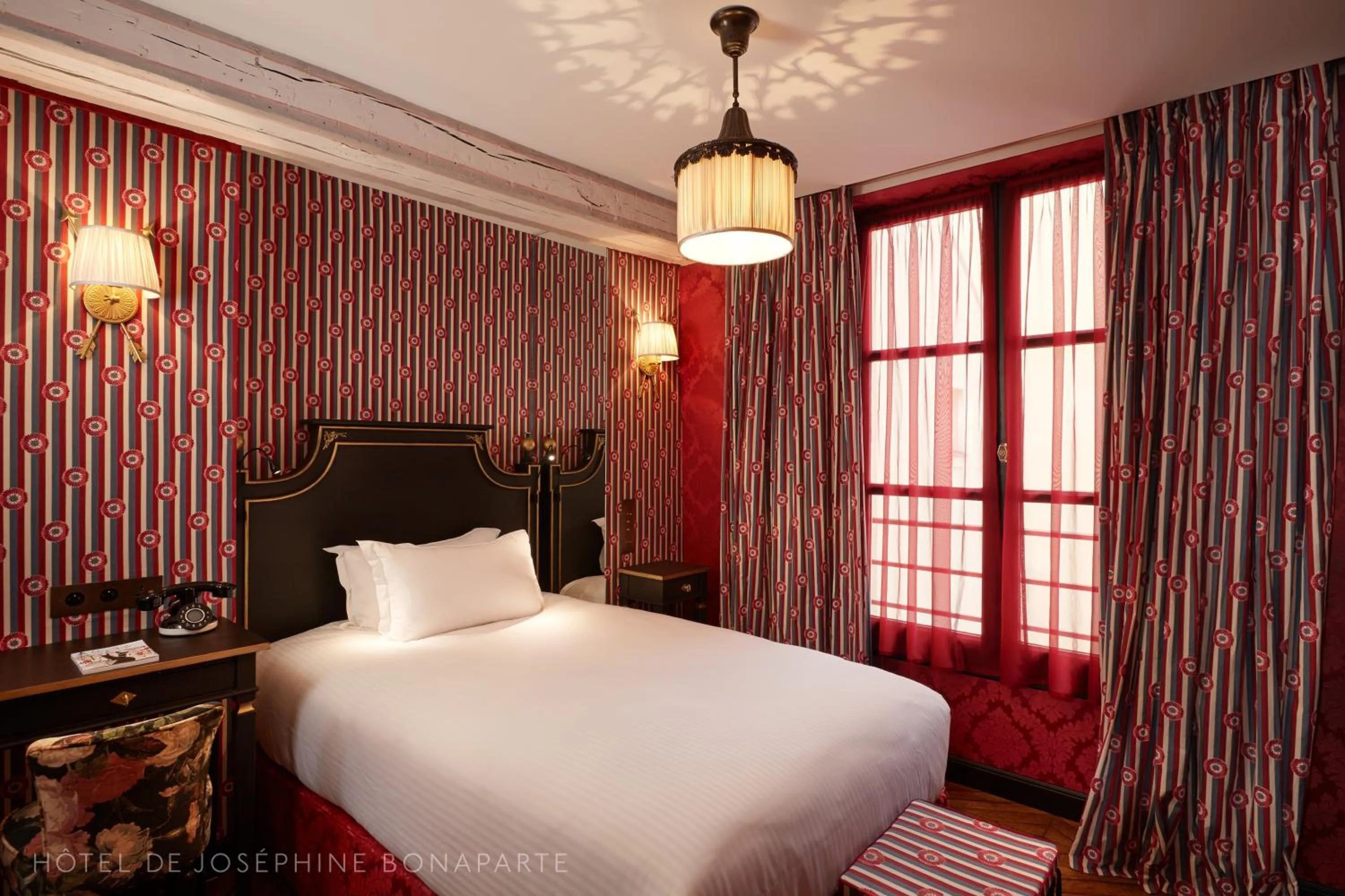 Photo of the whole room, Bed in Hôtel de Joséphine BONAPARTE
