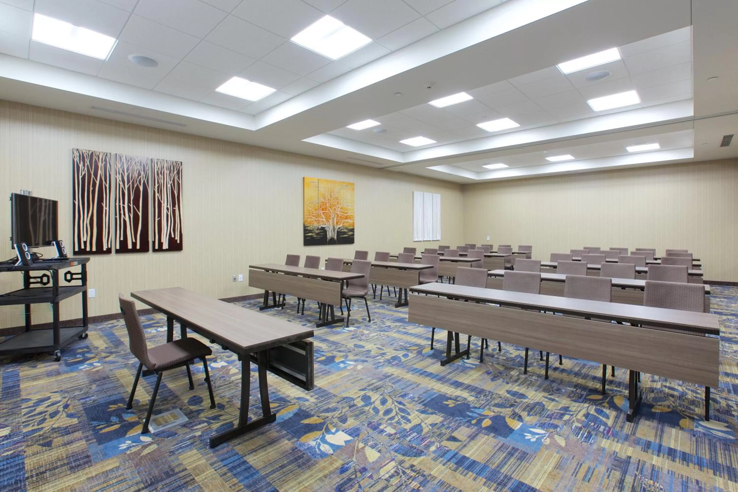 Meeting/conference room in Holiday Inn Express Fargo SW I94 Medical Center, an IHG Hotel