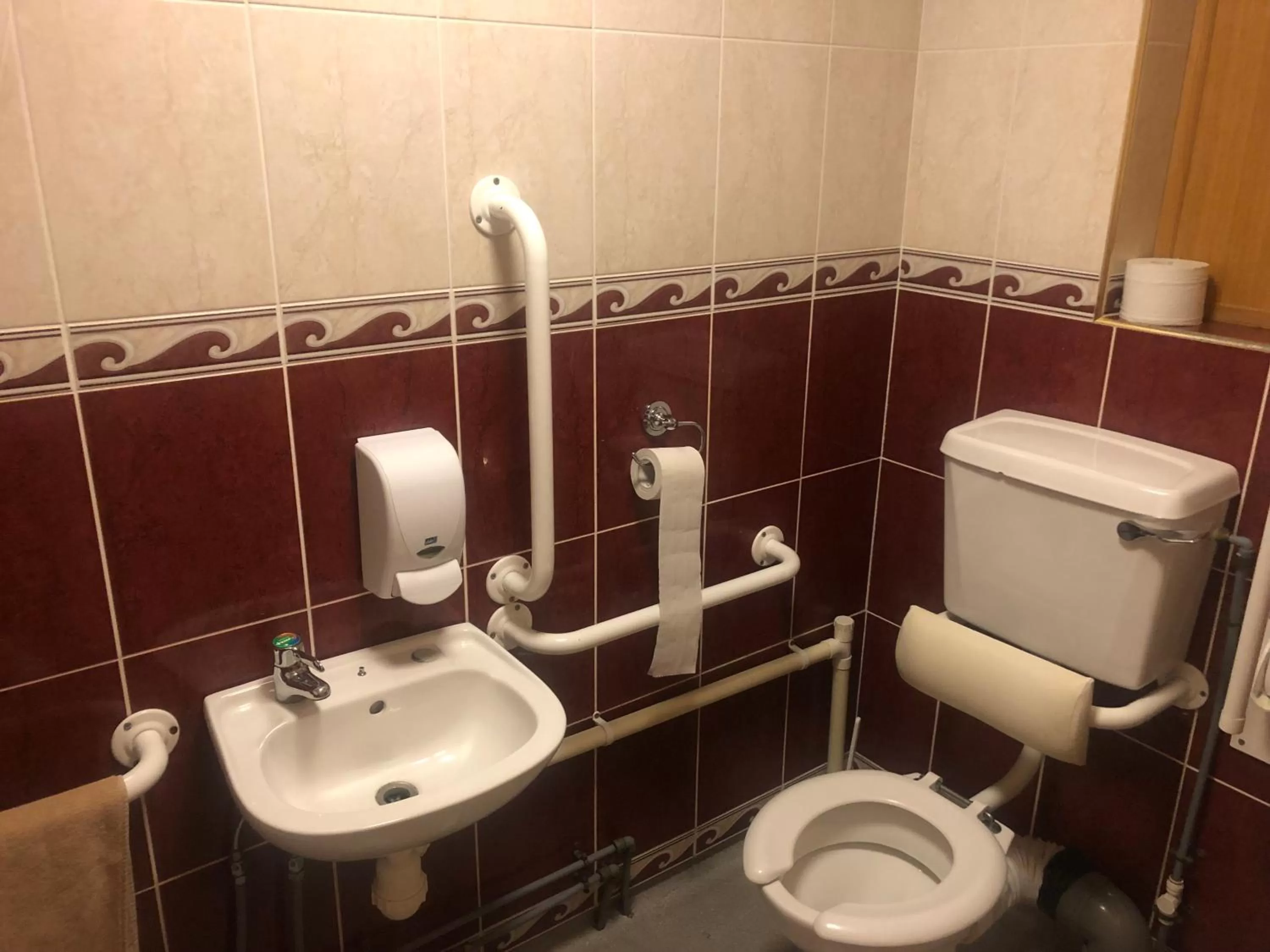 Bathroom in Bessemer Hotel