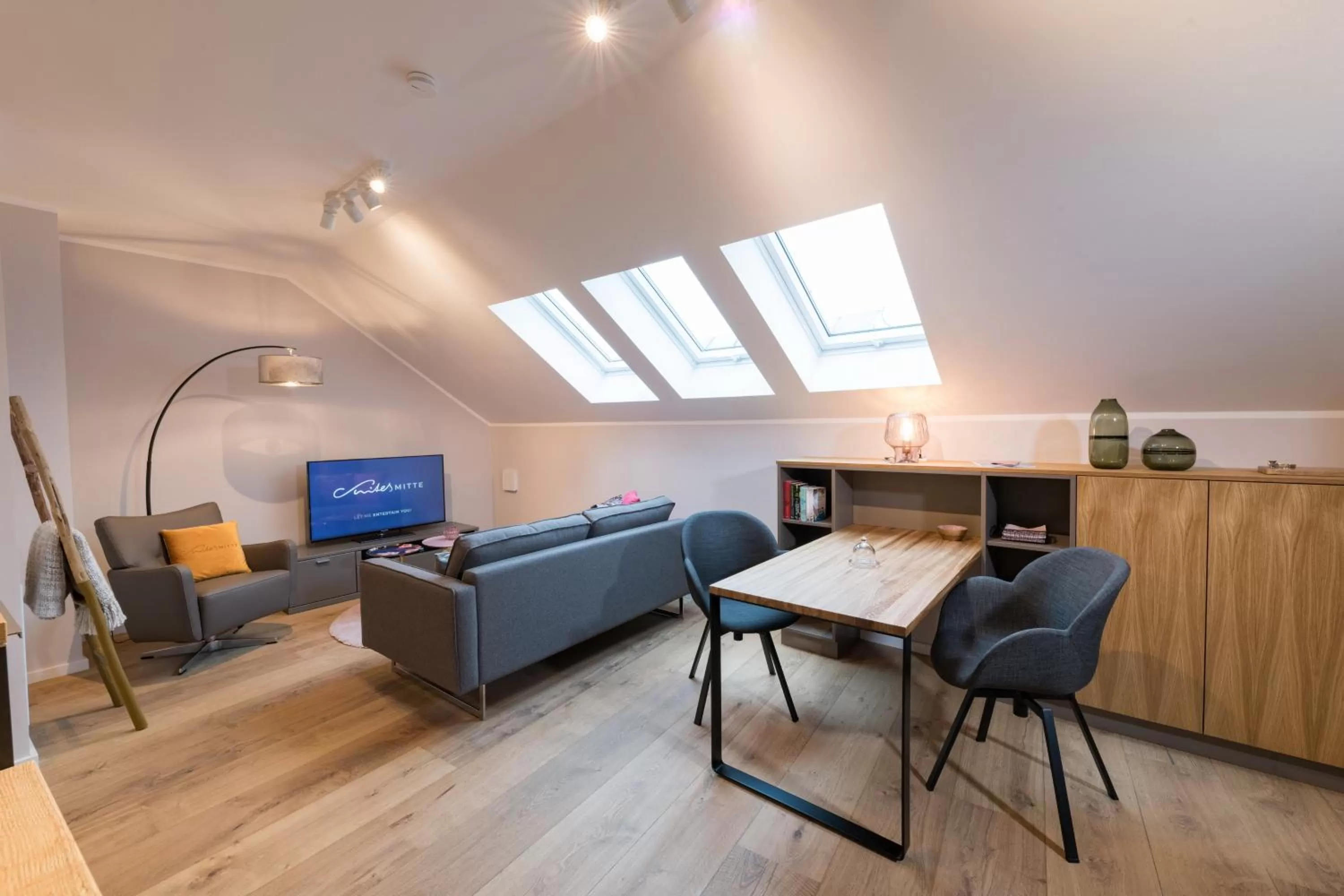 TV and multimedia, Dining Area in Suites MITTE - Aparthotel