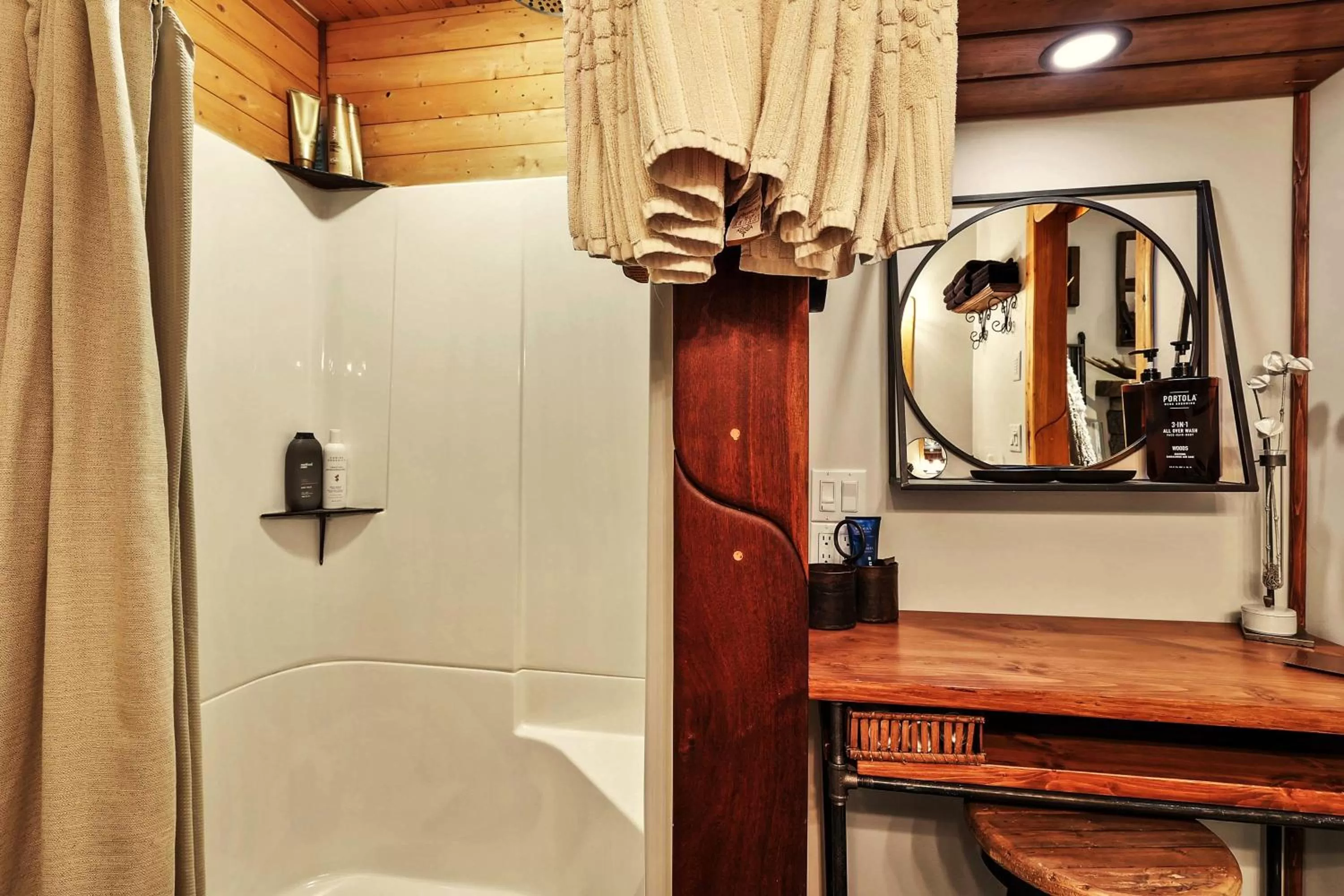 Shower in A Suite Retreat - Beyond Bed & Breakfast
