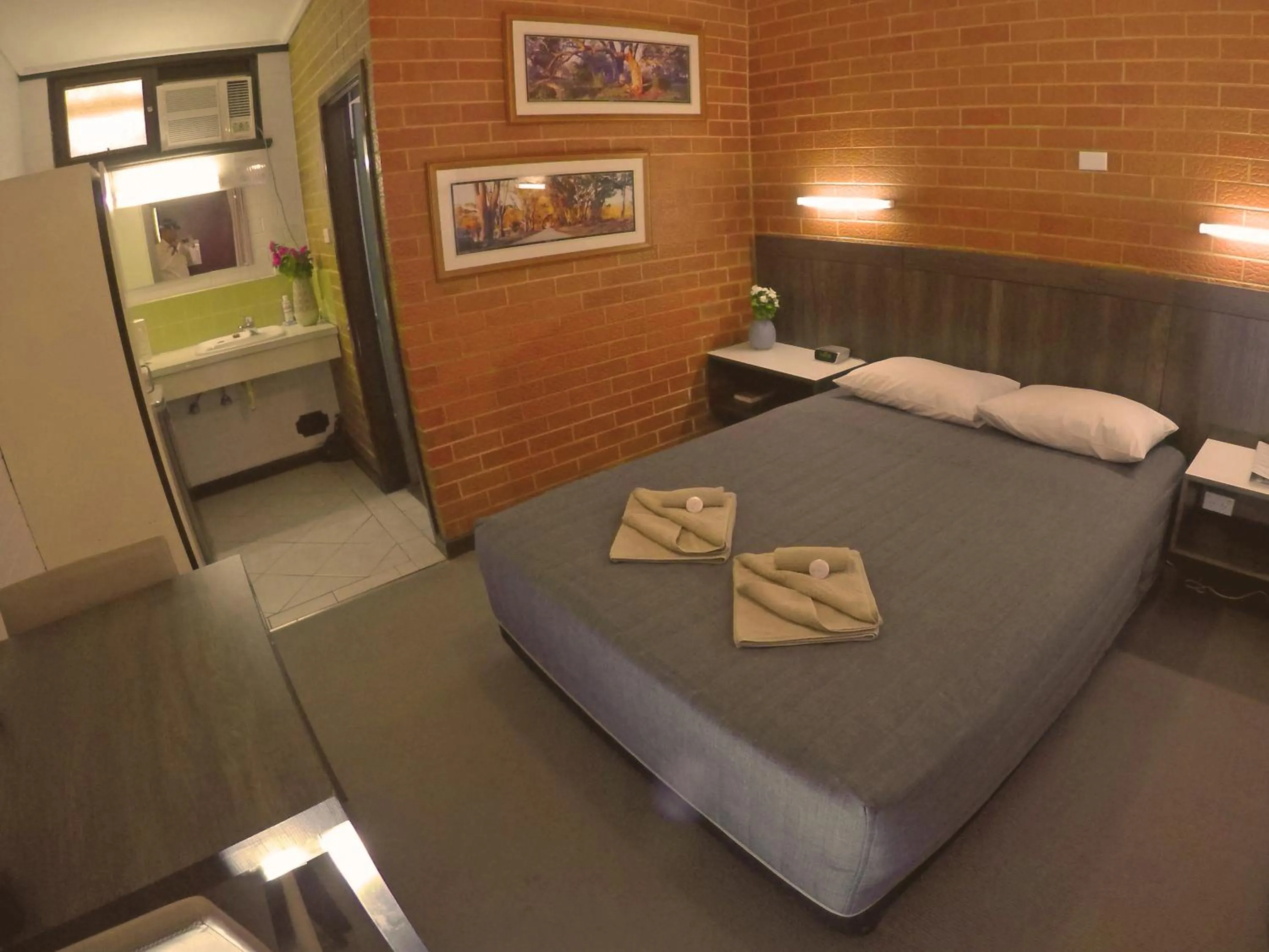 Photo of the whole room, Bed in Angaston Vineyards Motel