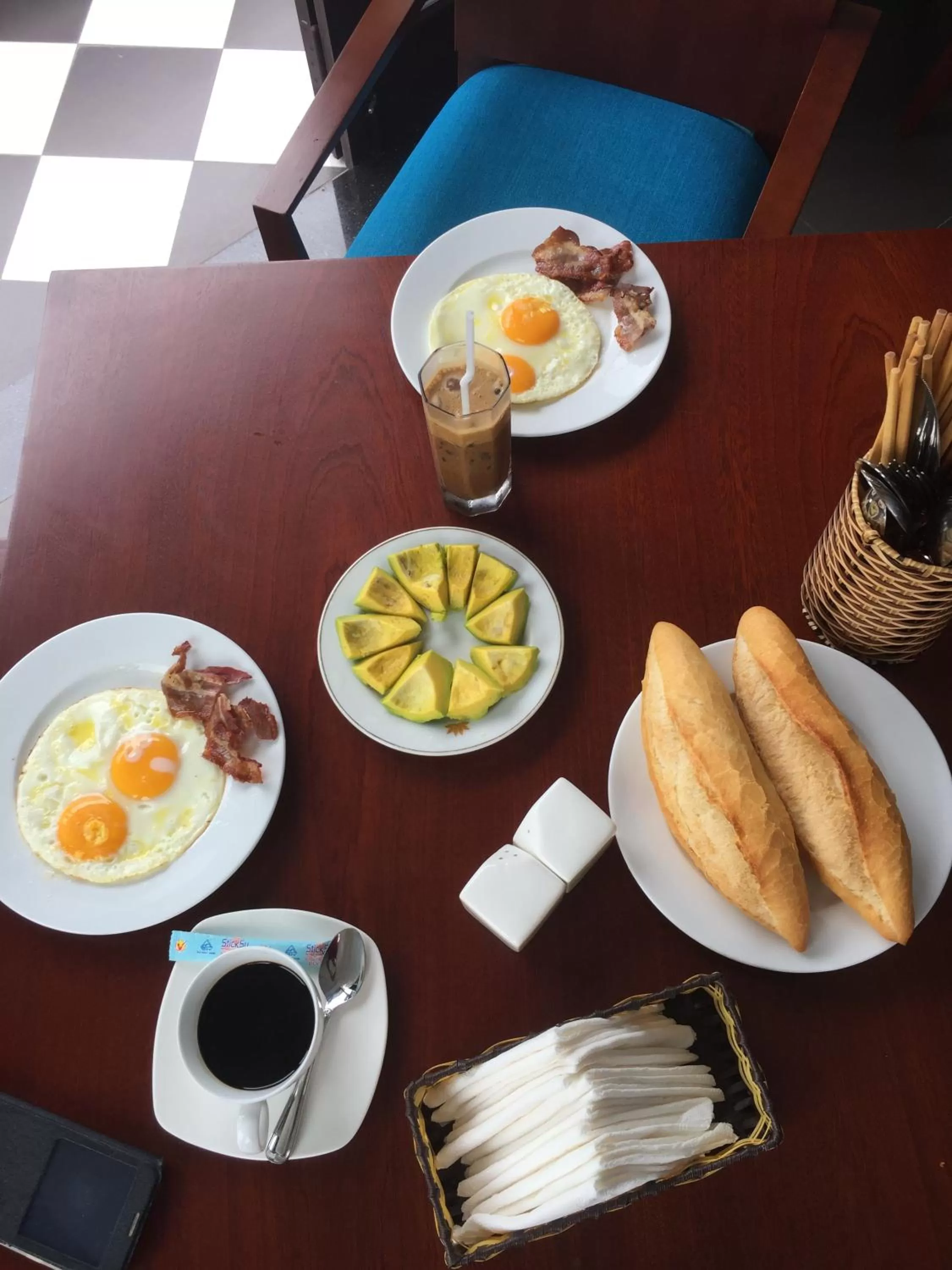 Restaurant/places to eat in Lavini Hoian Boutique Villa