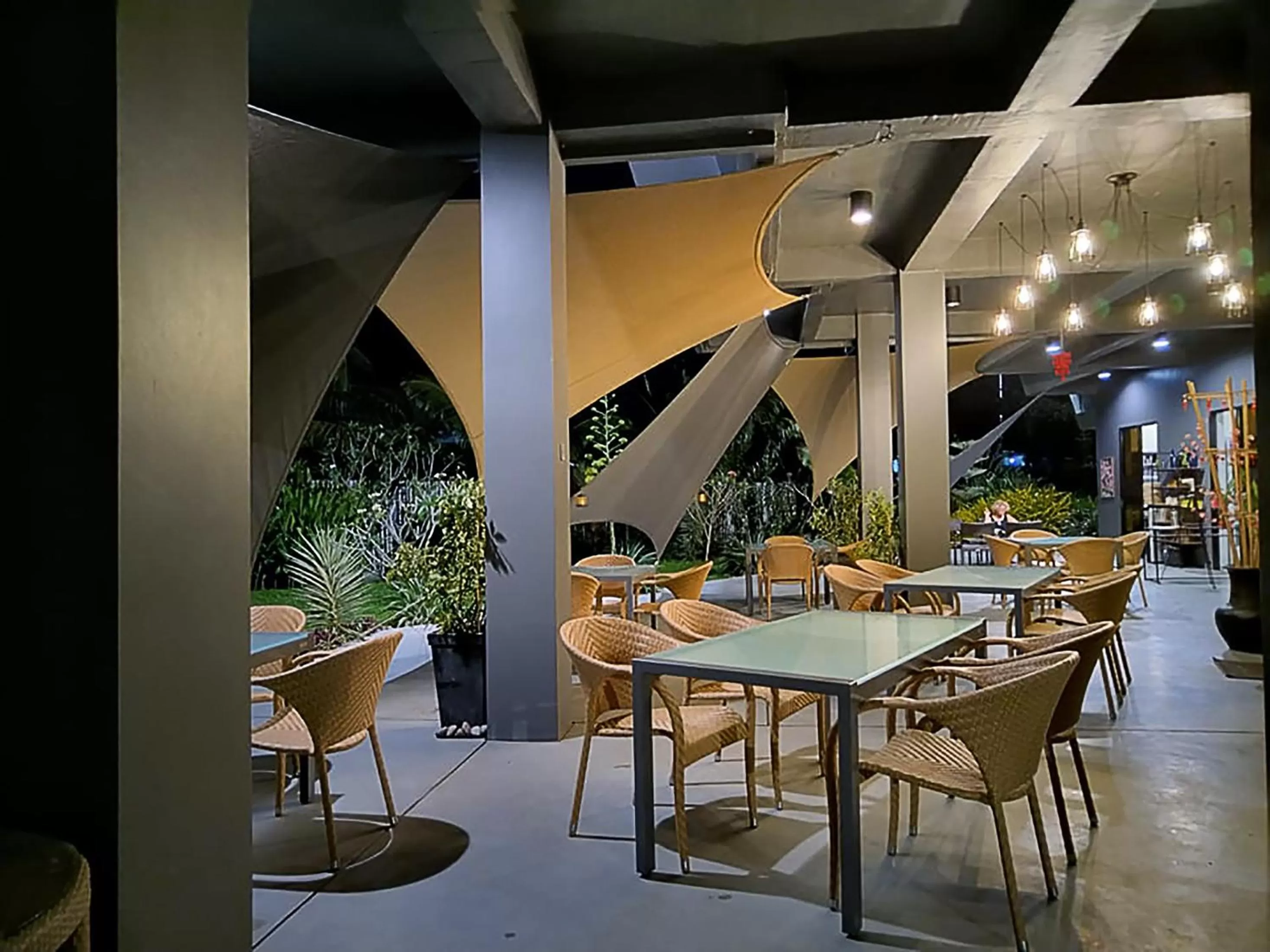 Restaurant/places to eat in Mahi Mahi Dive Resort