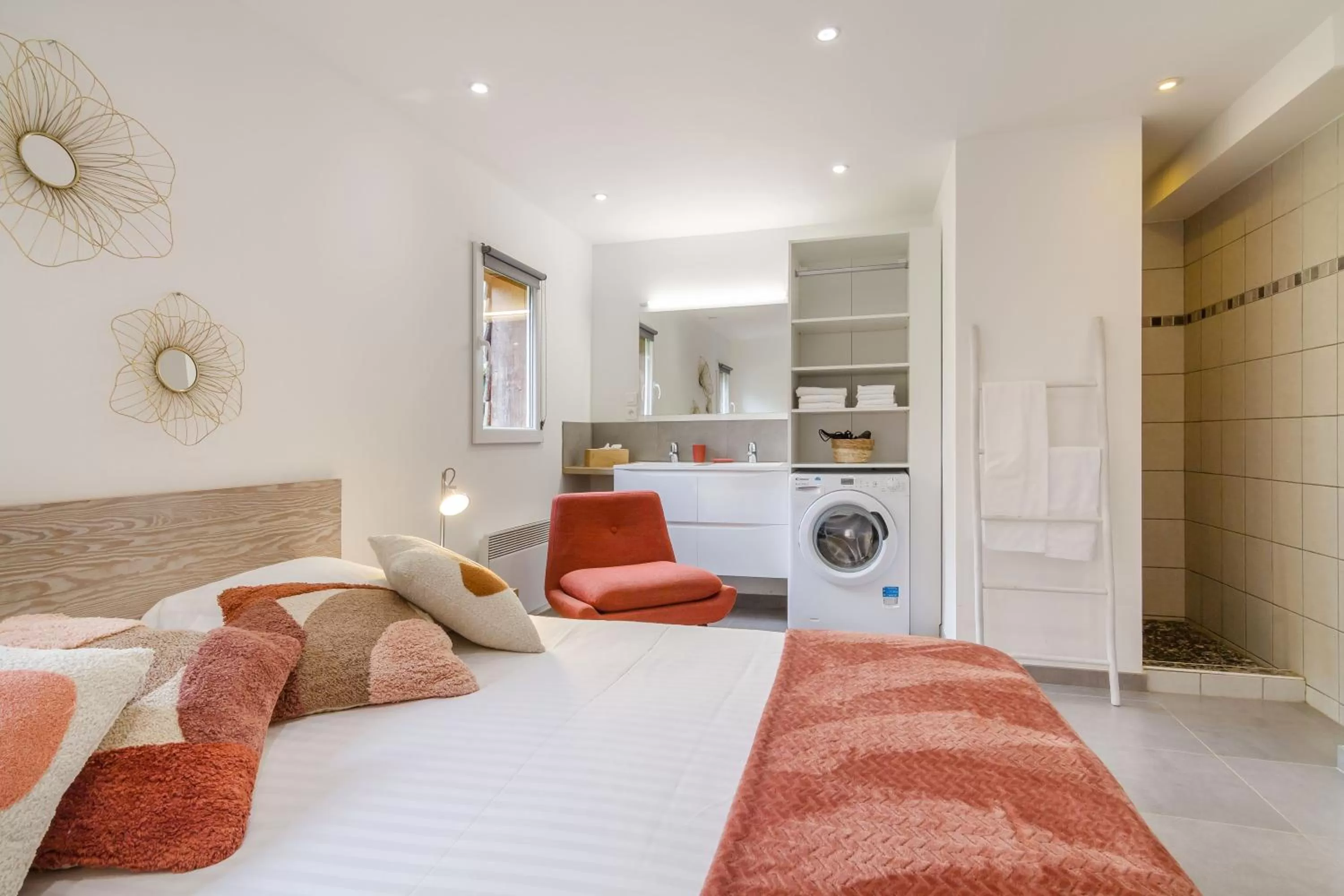 Bathroom, Bed in Le Clos Vallis