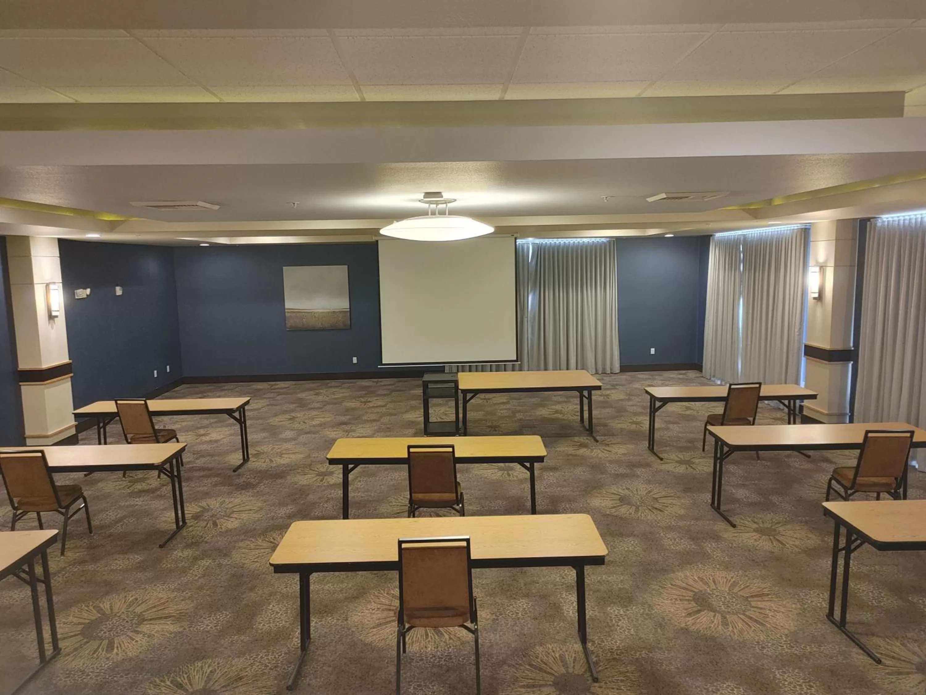 Meeting/conference room in Holiday Inn Express & Suites Tacoma Downtown, an IHG Hotel
