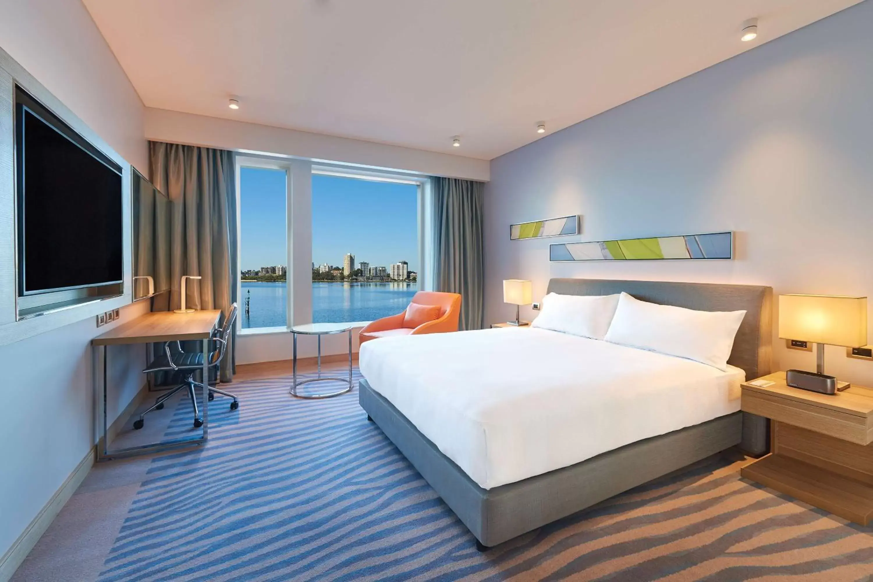King Room with River View in Doubletree By Hilton Perth Waterfront King Room with River View in Doubletree By Hilton Perth Waterfront