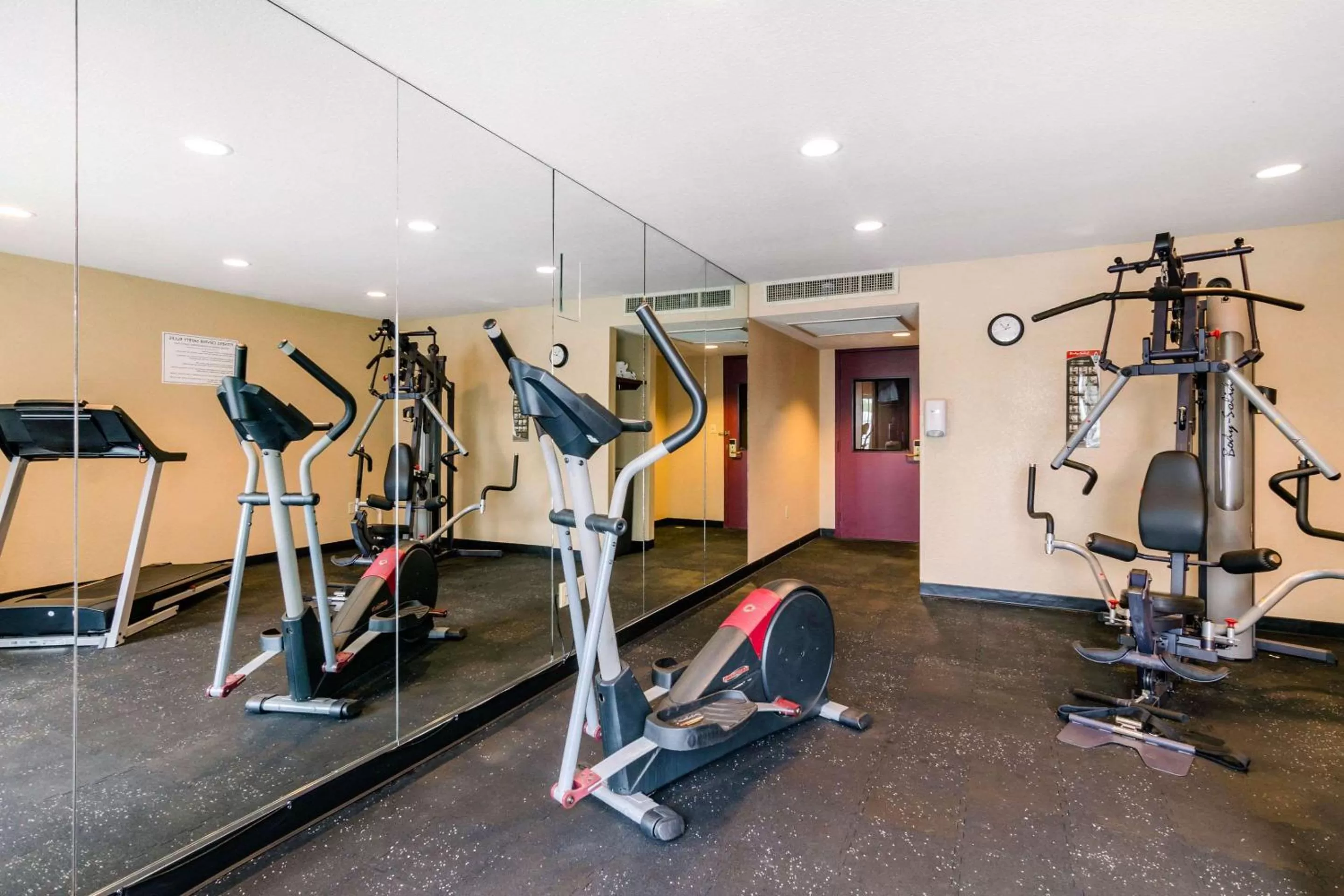 Fitness centre/facilities in Quality Inn & Suites Carthage near Precious Moments Chapel
