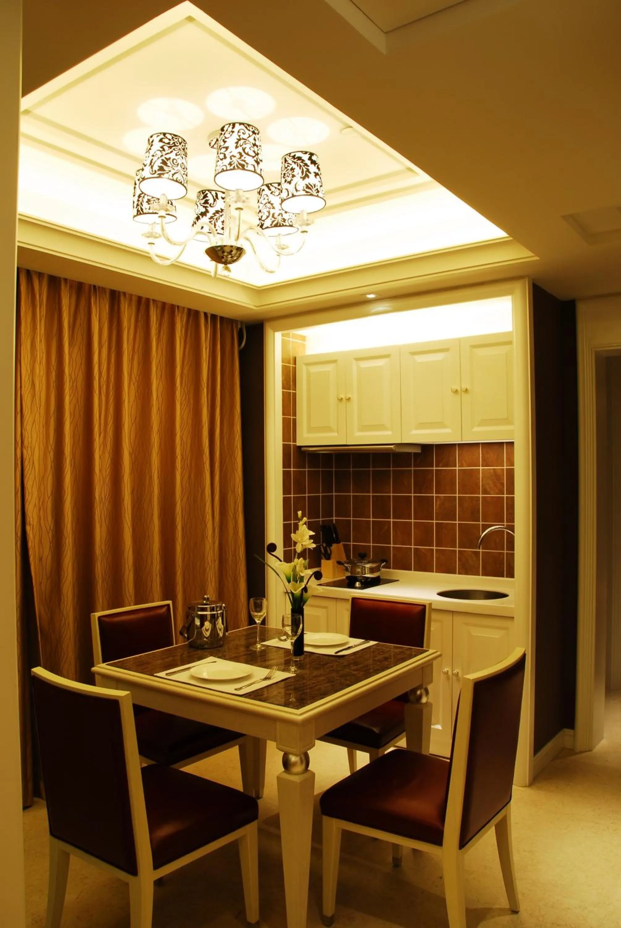 Dining area in Wealthy All Suite Hotel Suzhou