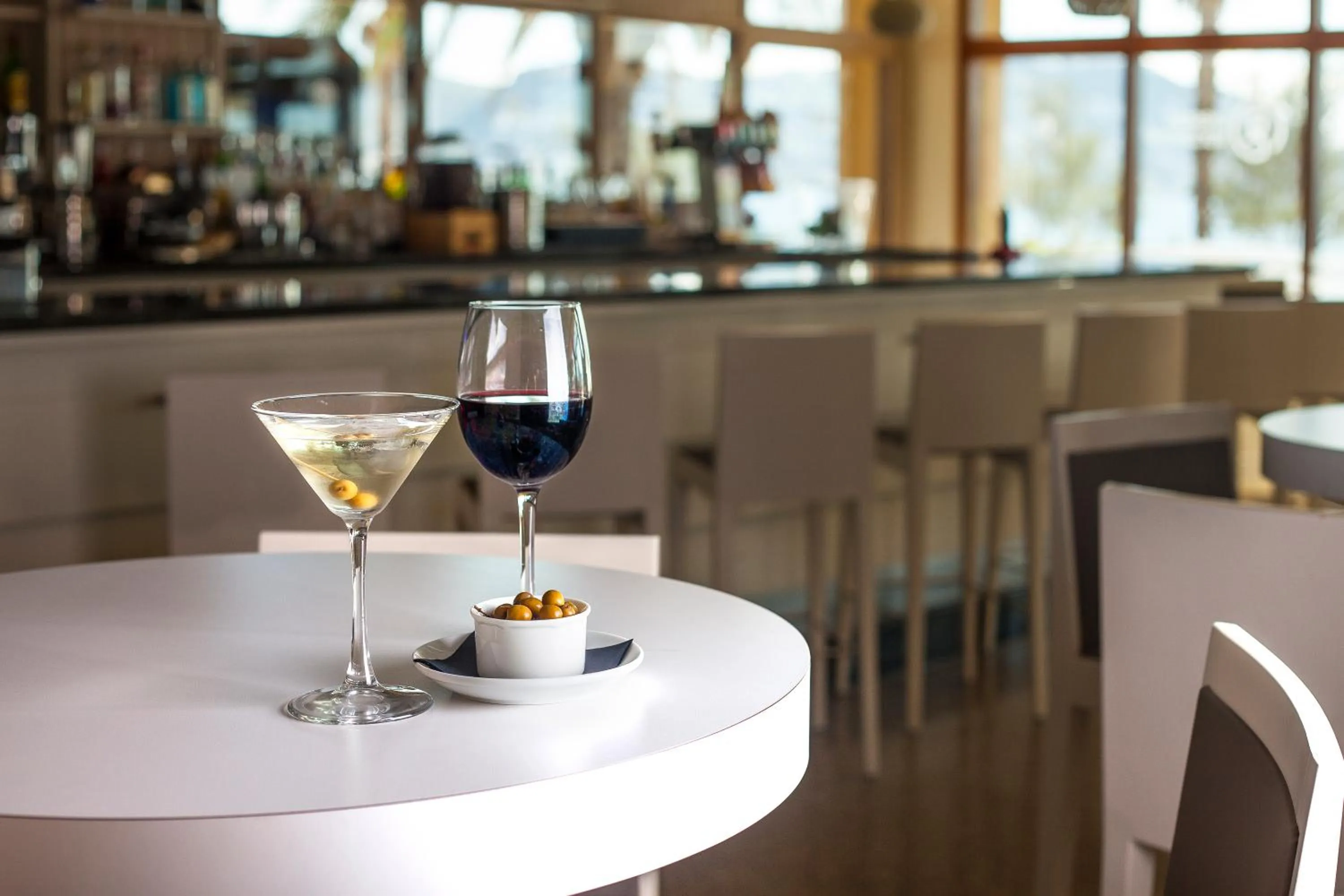 Lounge or bar in Hotel Monterrey Roses by Pierre & Vacances