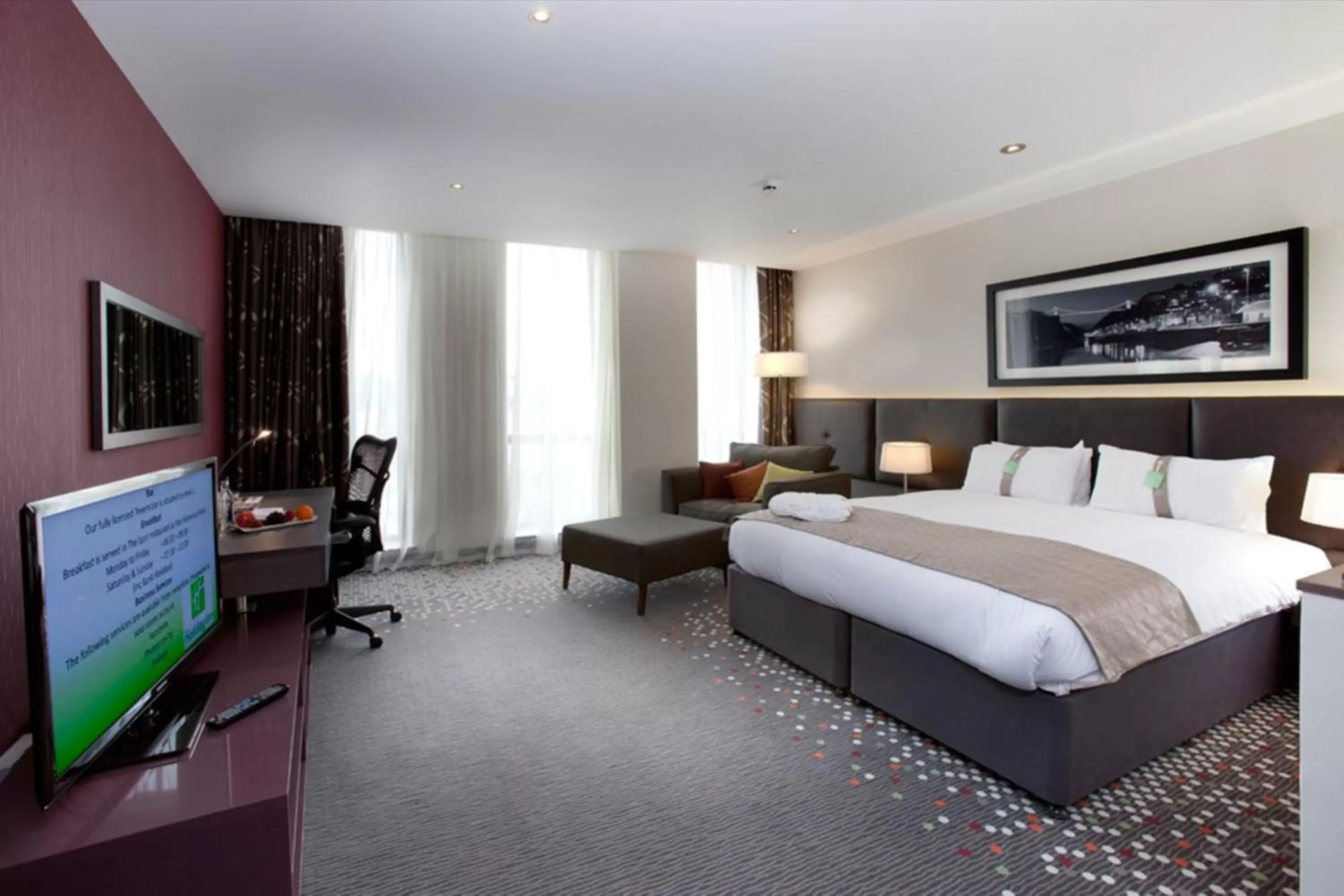 Photo of the whole room, Bed in Holiday Inn Bristol City Centre by IHG