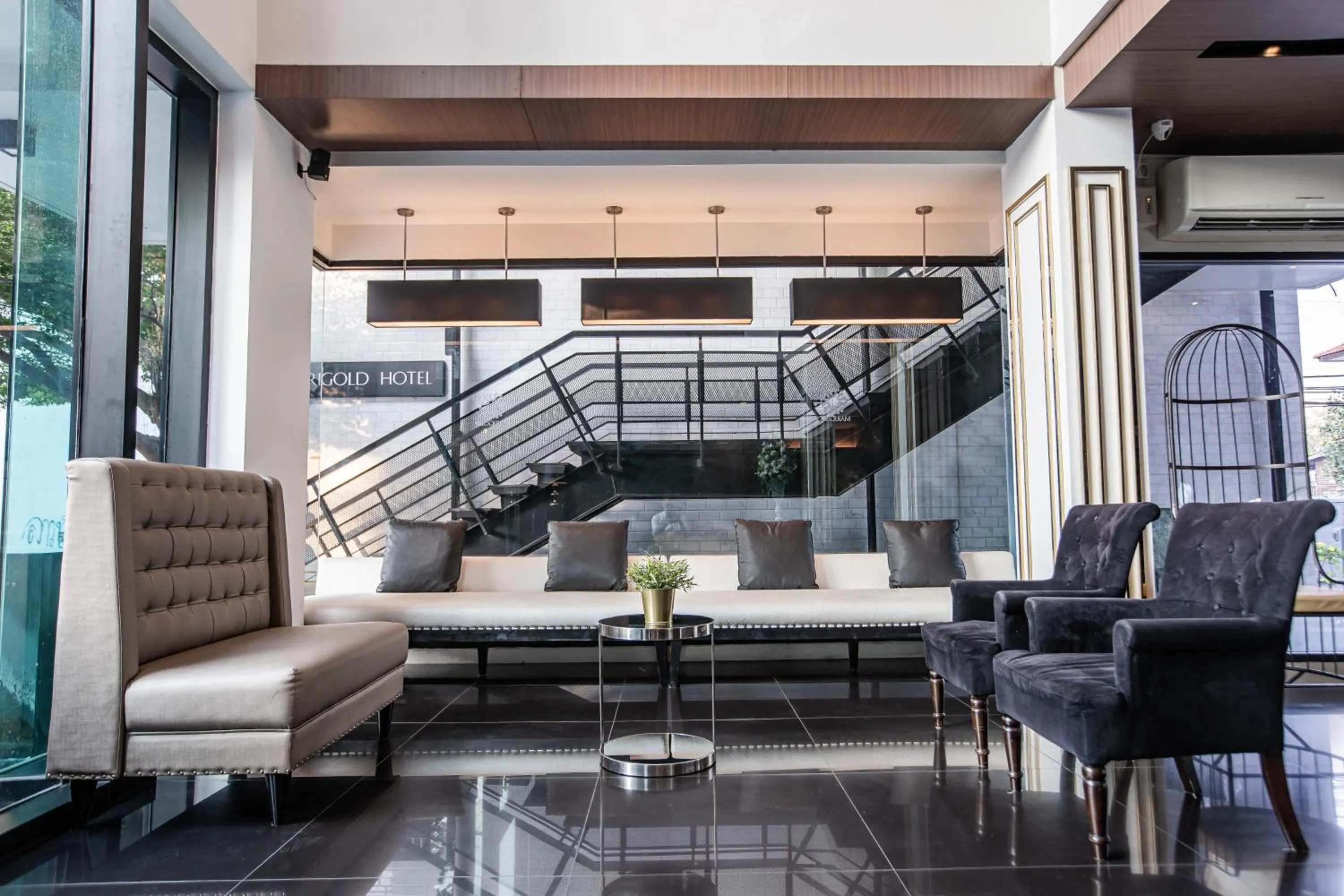 Marigold Sukhumvit - Free Shuttle to BTS Bearing Station