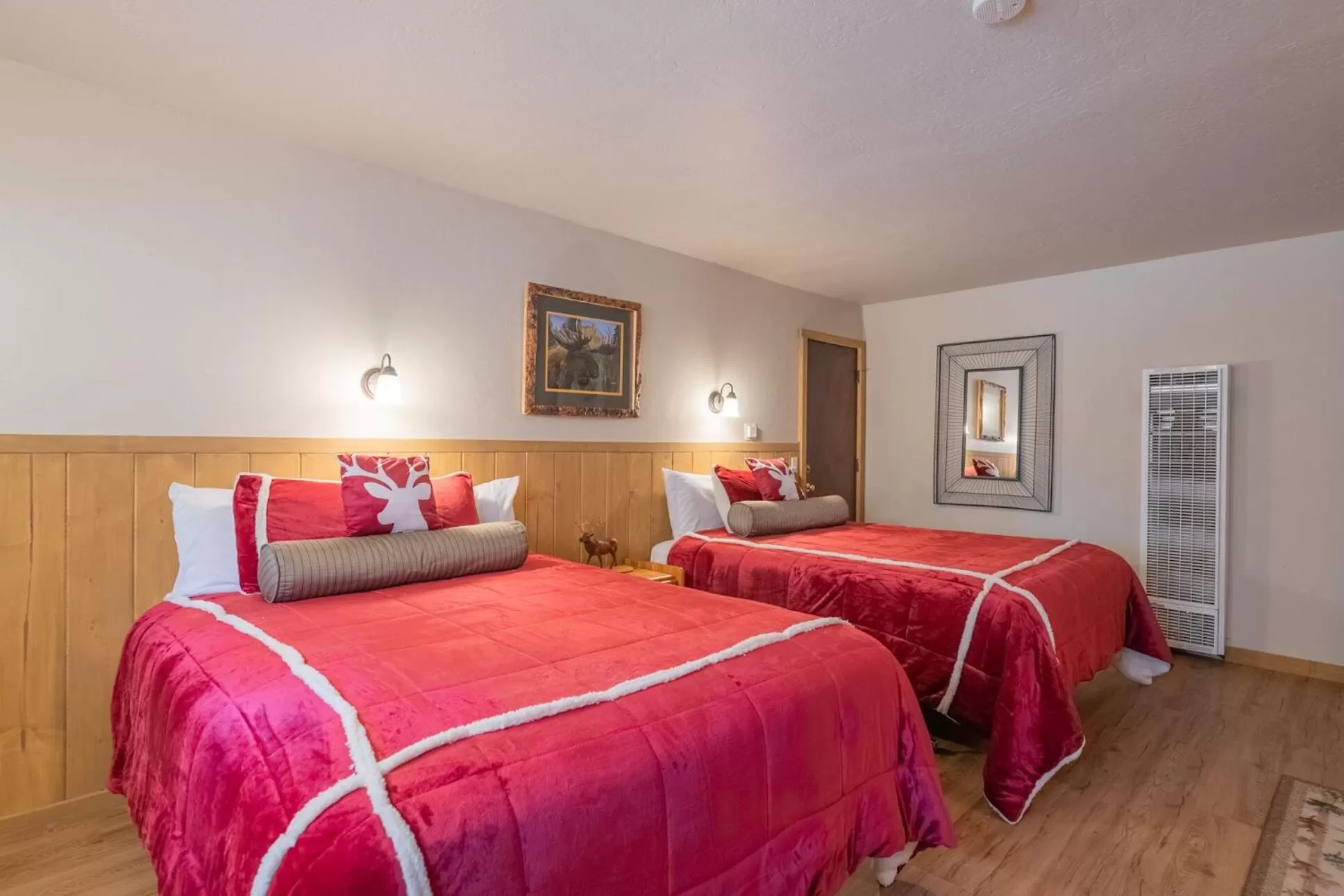 Photo of the whole room, Bed in Black Forest Lodge