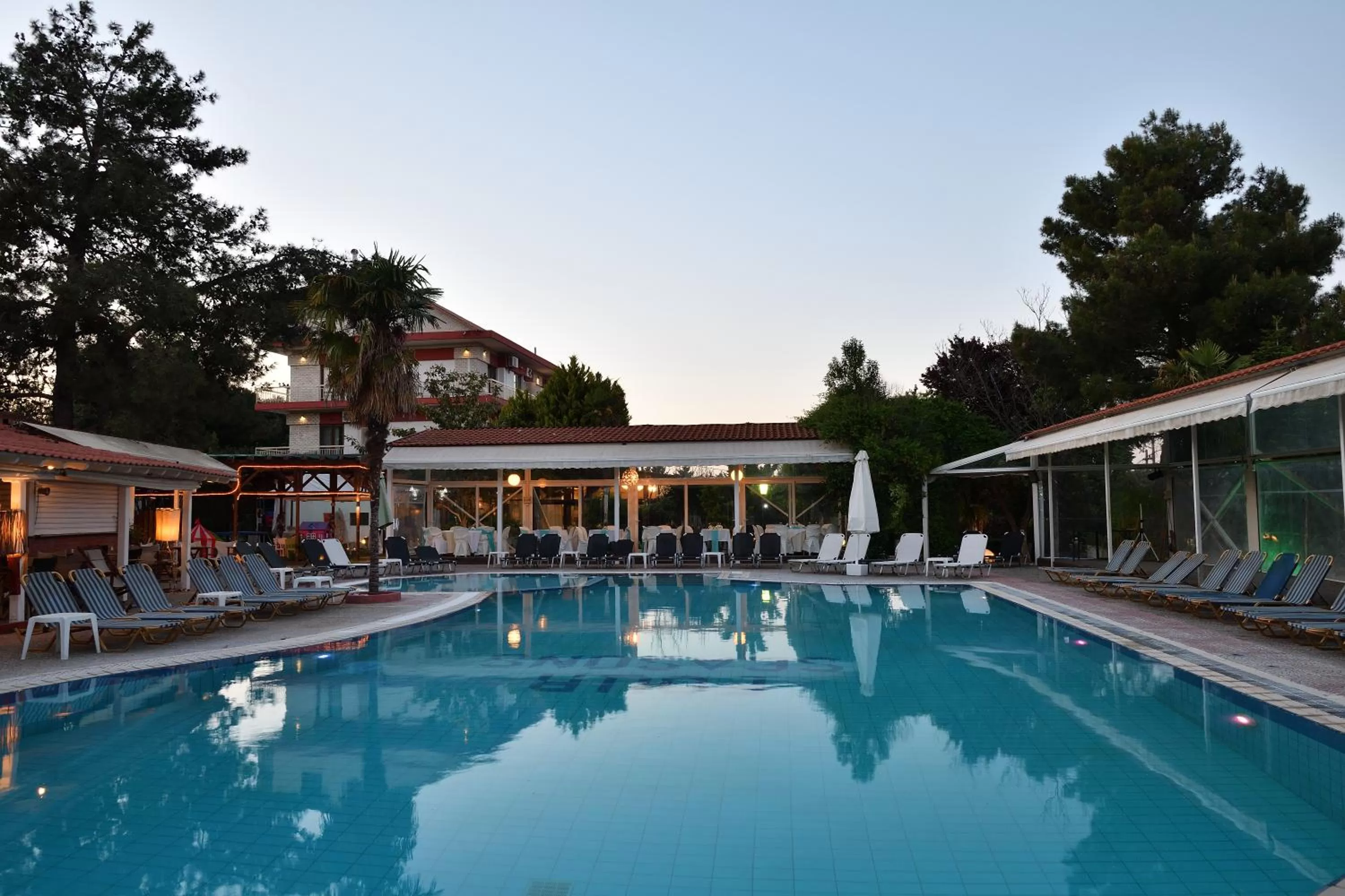 Swimming pool in Four Seasons Hotel