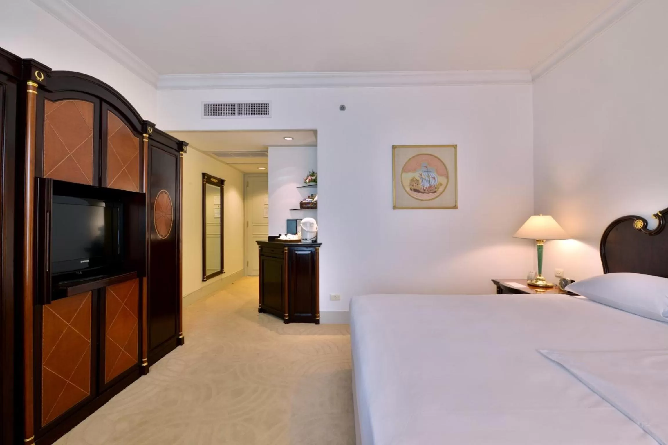 Bedroom in Evergreen Laurel Hotel Bangkok